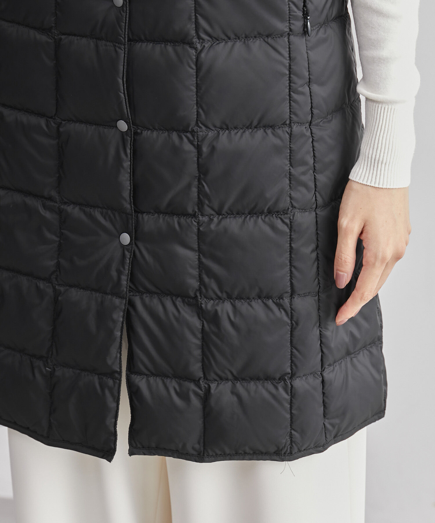 ROPE「【TAION】別注Vネックロングダウンベスト」|ダウン|