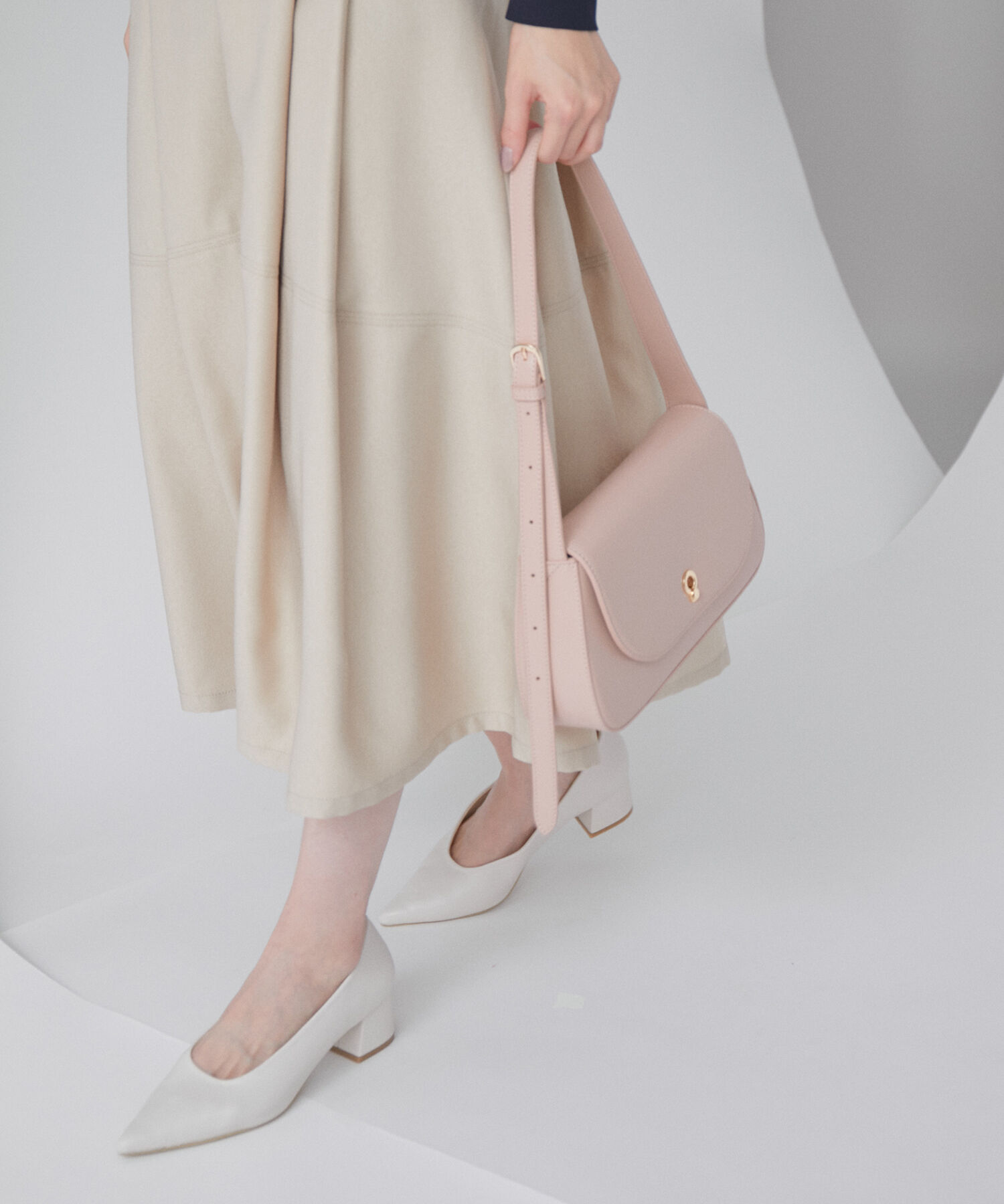 Juze「ポインテッドソフトパンプス」|パンプス|