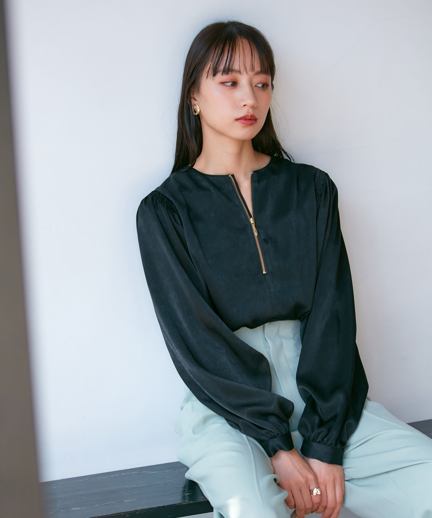 VIS「【前後2WAY】ファスナーピーチサテンブラウス」|シャツ・ブラウス|