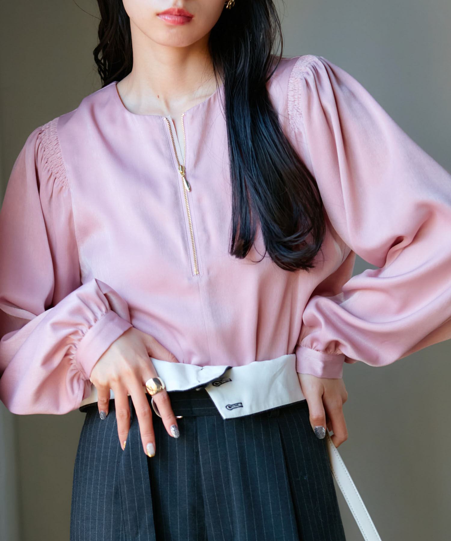 VIS「【前後2WAY】ファスナーピーチサテンブラウス」|シャツ・ブラウス|ピンク系(65)