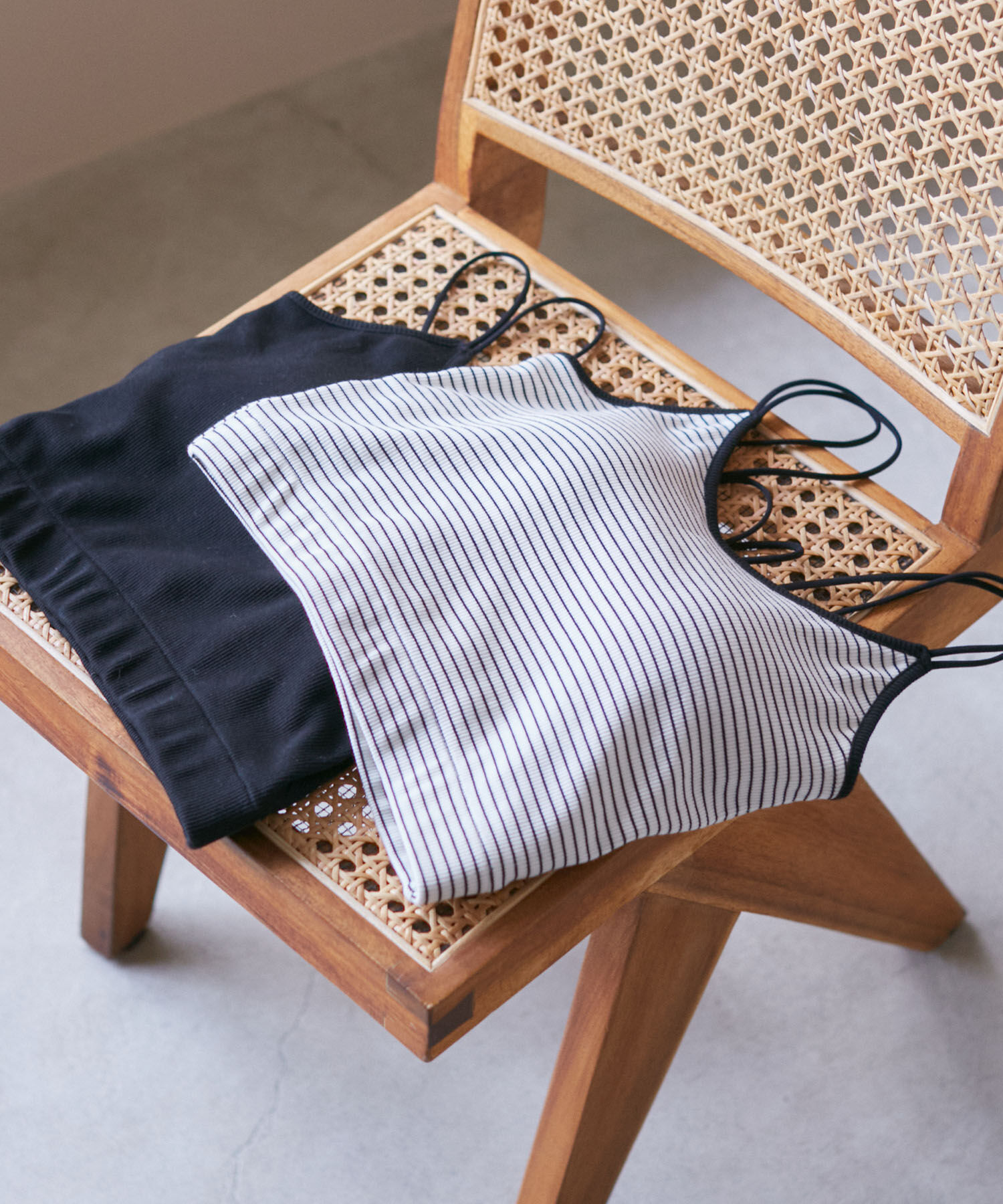 VIS「【洗える】ダブルストラップ短丈カップ付きキャミソール」|キャミソール|