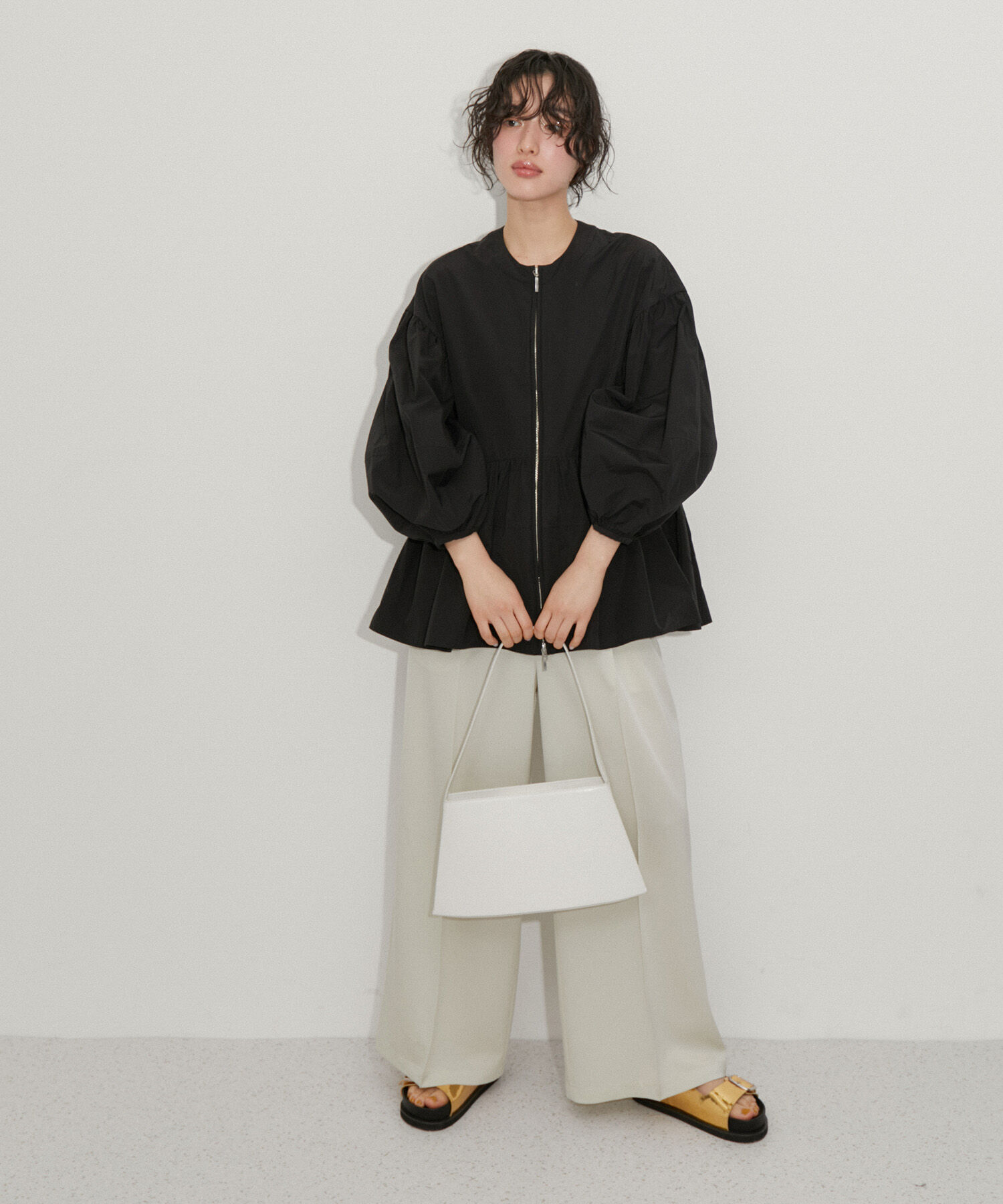 ADAM ET ROPE'「【再入荷・新色追加・サステナブル】ペプラムジップブラウス」|シャツ・ブラウス|