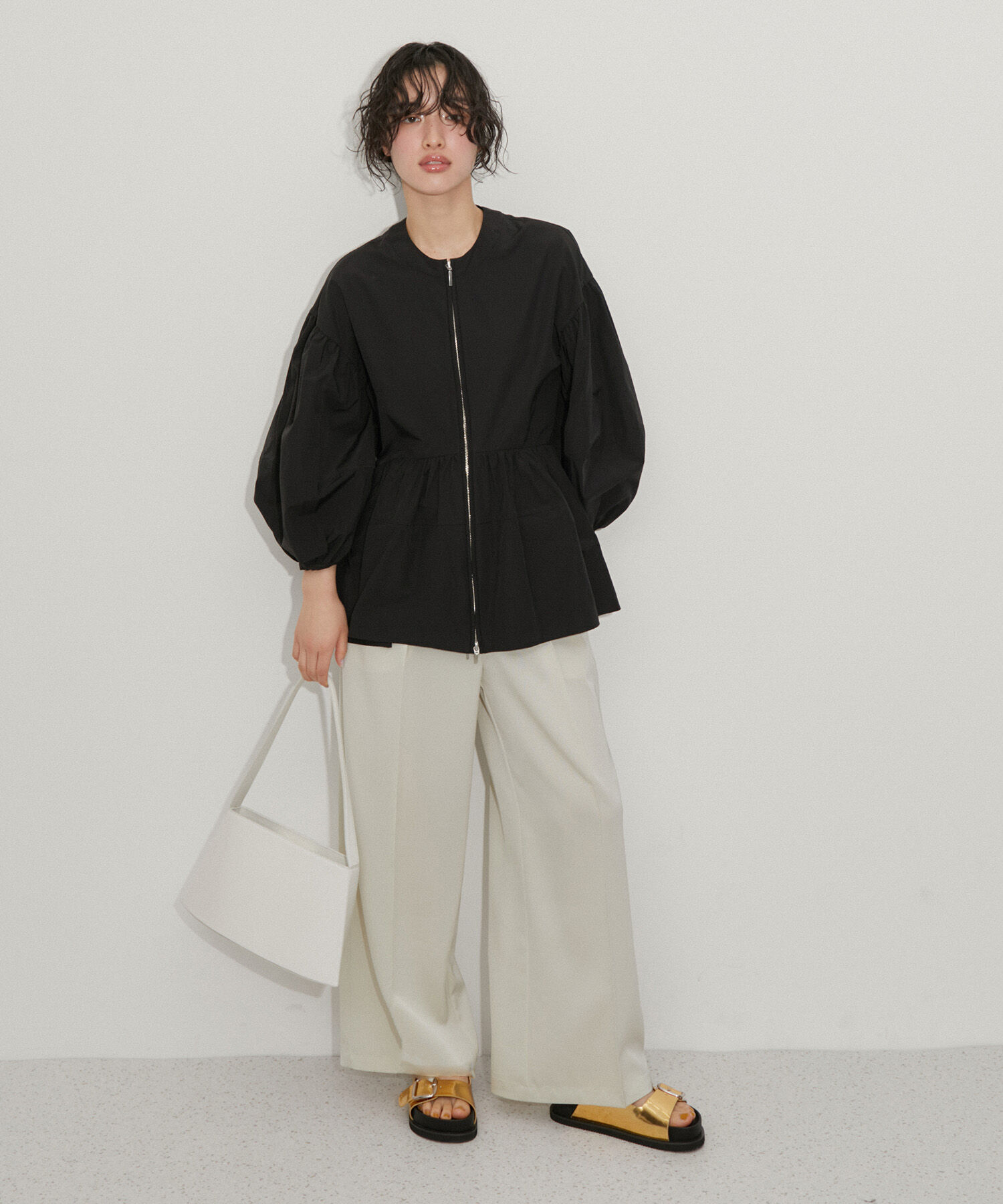 ADAM ET ROPE'「【再入荷・新色追加・サステナブル】ペプラムジップブラウス」|シャツ・ブラウス|