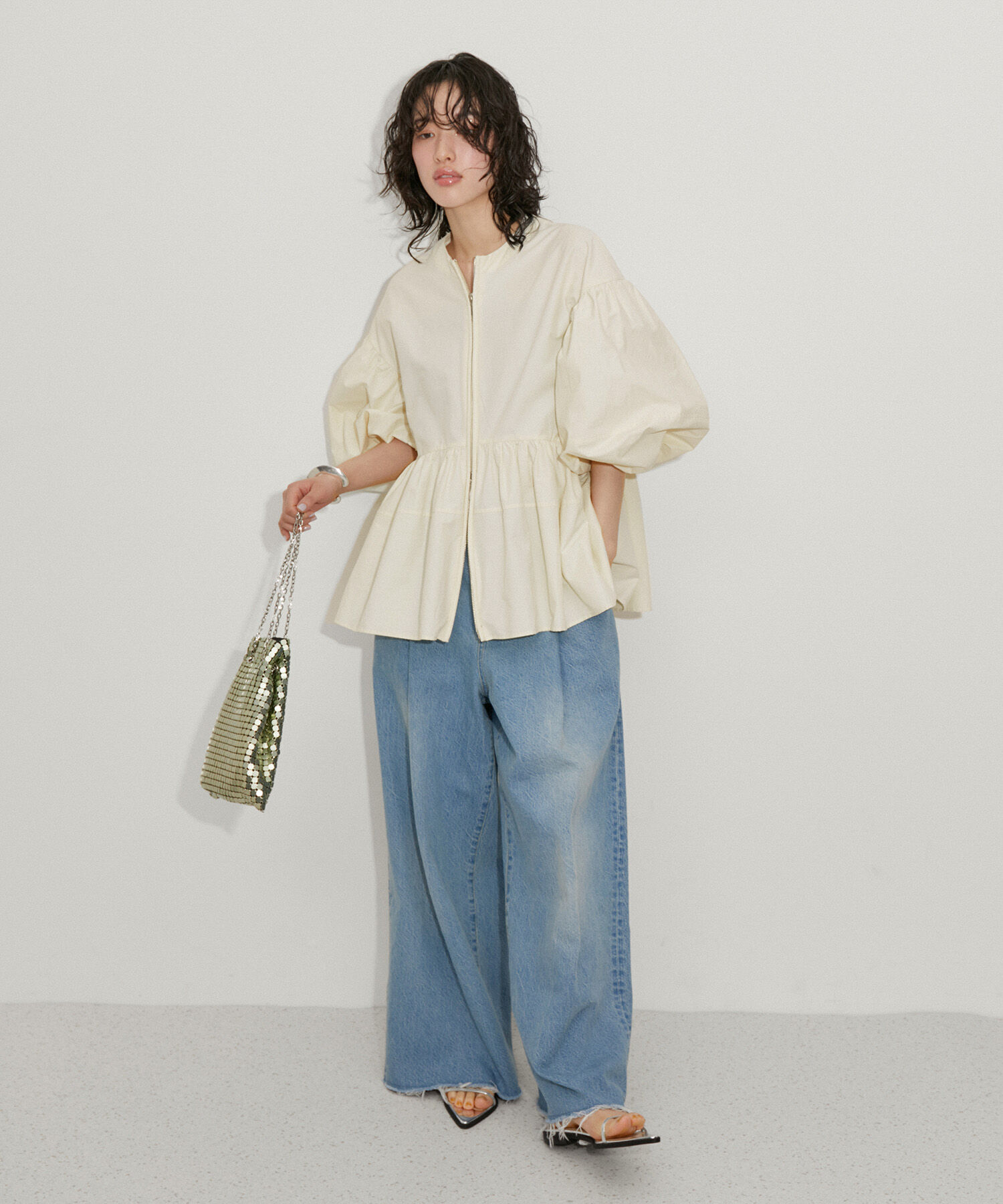 ADAM ET ROPE'「【再入荷・新色追加・サステナブル】ペプラムジップブラウス」|シャツ・ブラウス|