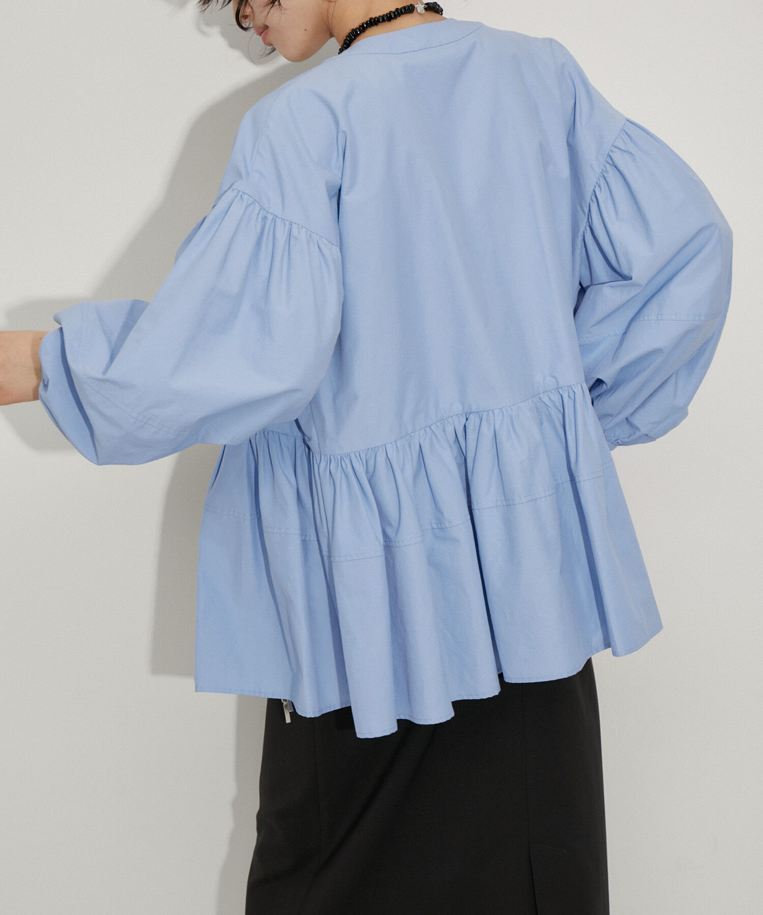 ADAM ET ROPE'「【再入荷・新色追加・サステナブル】ペプラムジップブラウス」|シャツ・ブラウス|