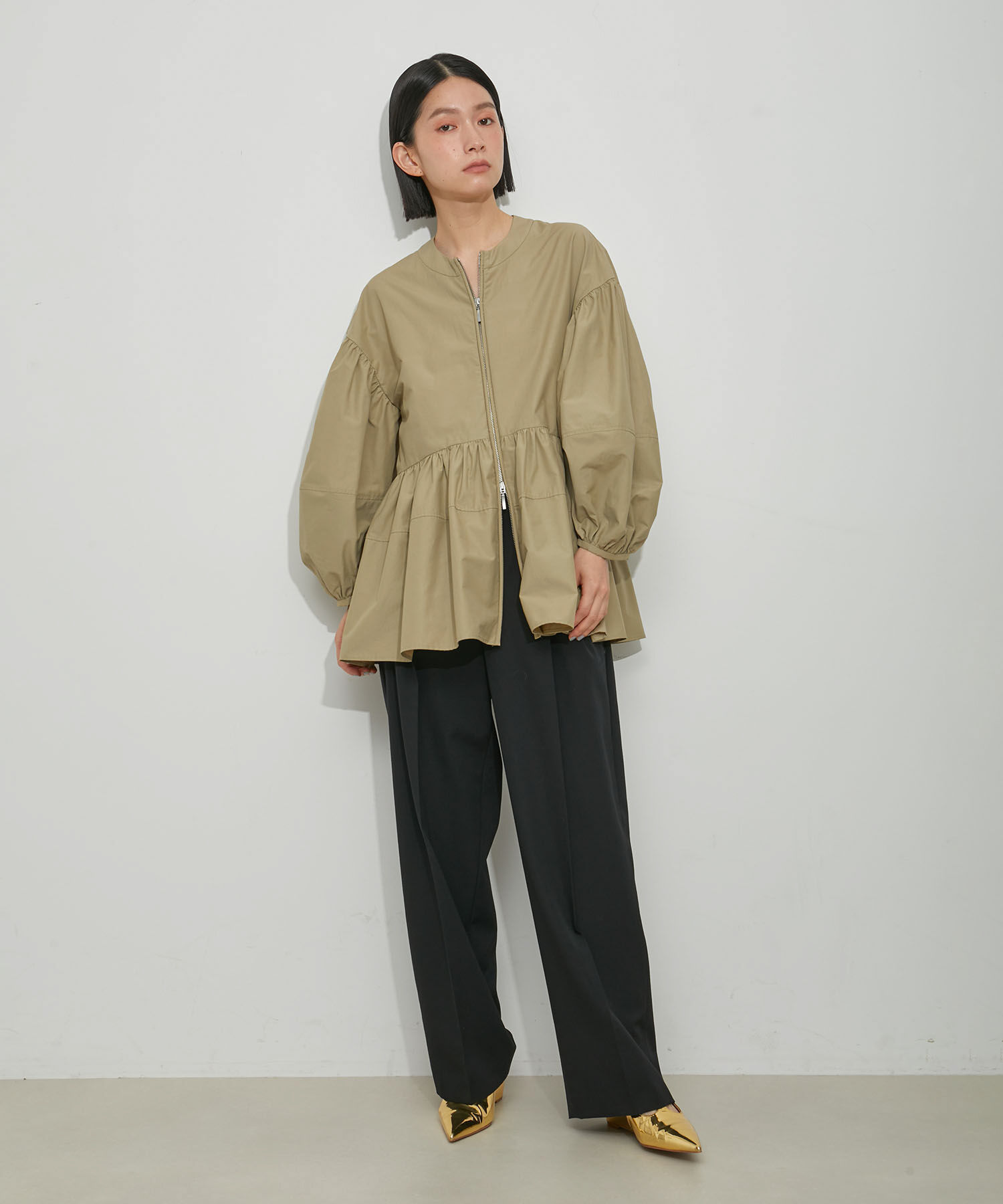 ADAM ET ROPE'「【再入荷・新色追加・サステナブル】ペプラムジップブラウス」|シャツ・ブラウス|