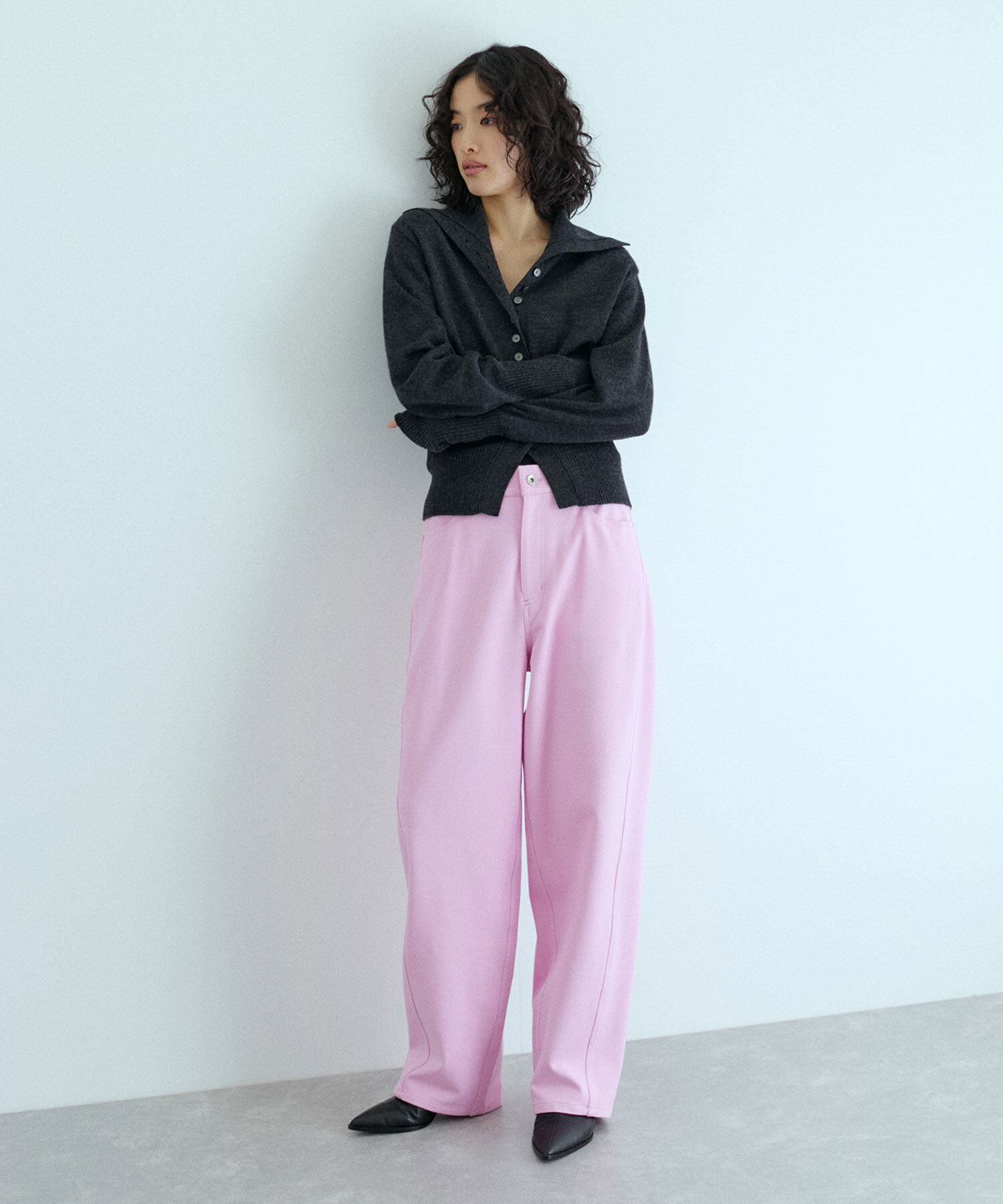 ADAM ET ROPE'「ハイストレッチカルゼパンツ」|チノ|