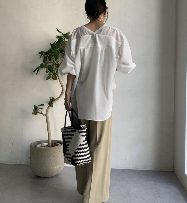  「【新色追加】GOLDボタンVVシャツ」|シャツ・ブラウス|