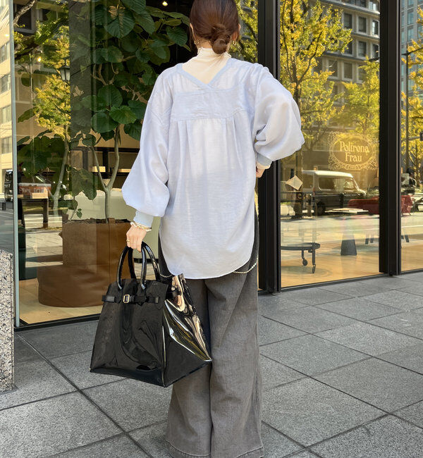  「【新色追加】GOLDボタンVVシャツ」|シャツ・ブラウス|