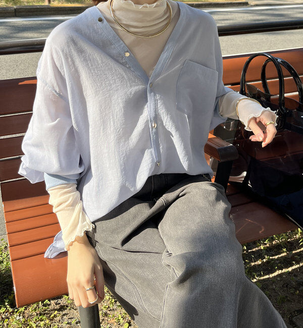  「【新色追加】GOLDボタンVVシャツ」|シャツ・ブラウス|