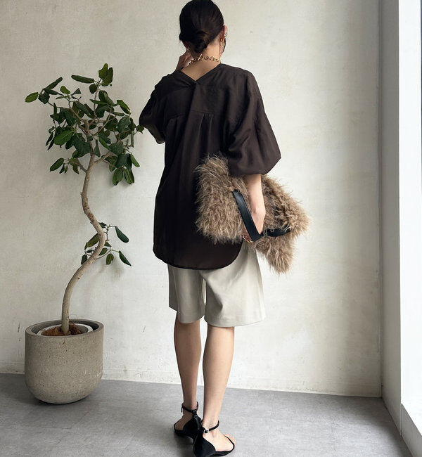  「【新色追加】GOLDボタンVVシャツ」|シャツ・ブラウス|