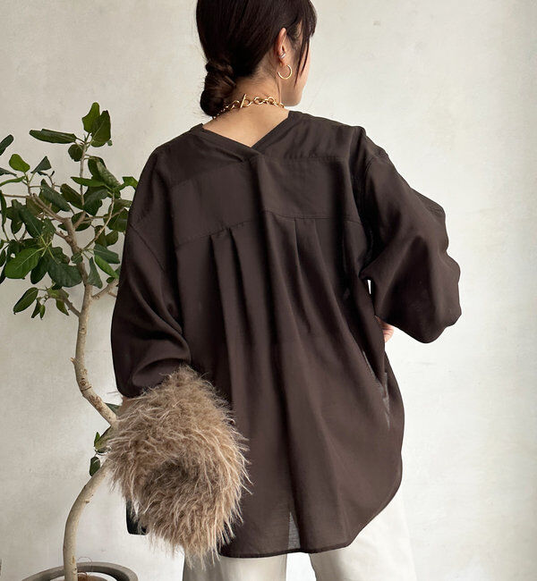  「【新色追加】GOLDボタンVVシャツ」|シャツ・ブラウス|