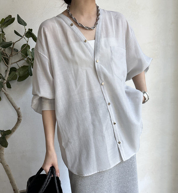  「【新色追加】GOLDボタンVVシャツ」|シャツ・ブラウス|