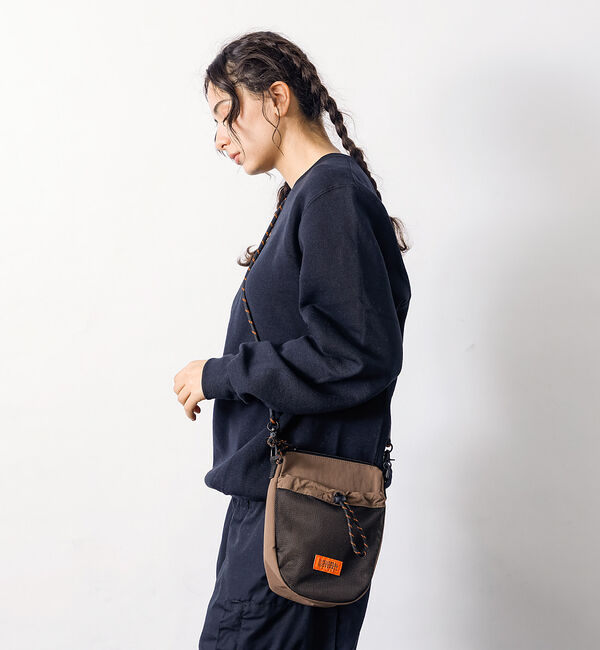 ABAHOUSE「【UNIVERSALOVERALL / ユニバーサルオーバーオール】Front」|ショルダー・メッセンジャー|モカ