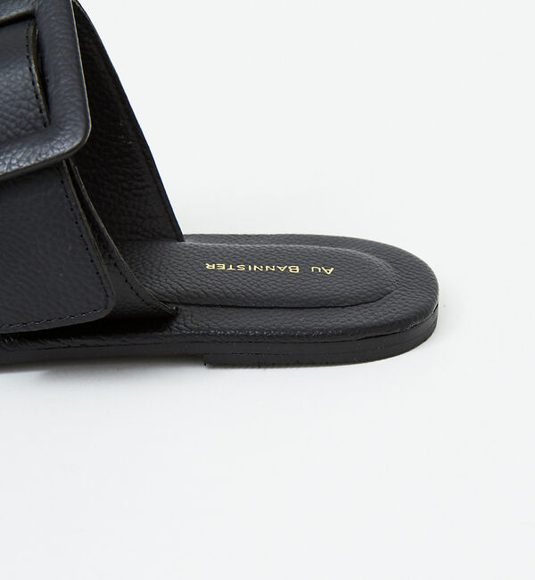 AU BANNISTER「【販売店舗限定】サムホルダーフラットサンダル」|サンダル|