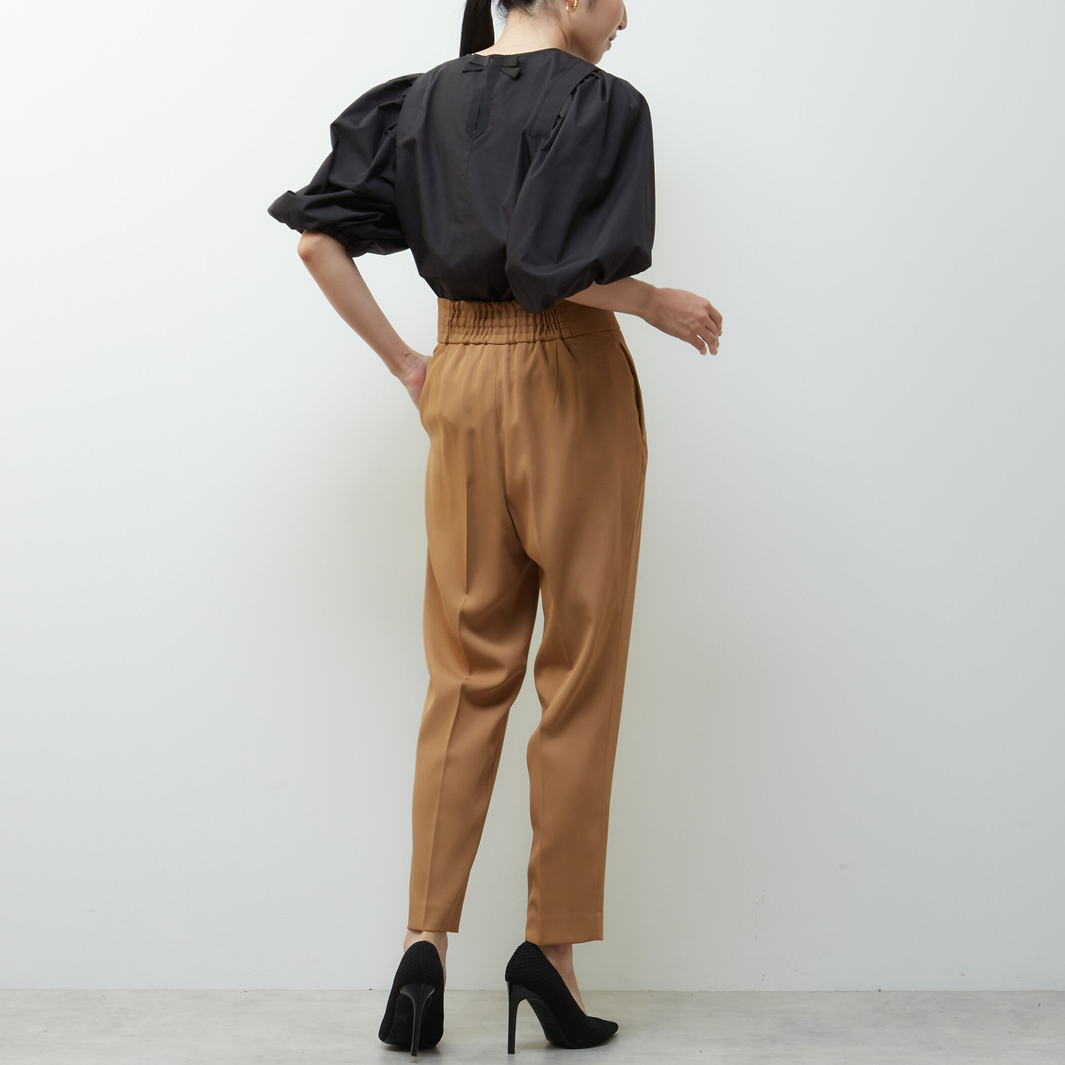 TIARA「タックショルダーボリュームスリーブリボンブラウス」|シャツ・ブラウス|