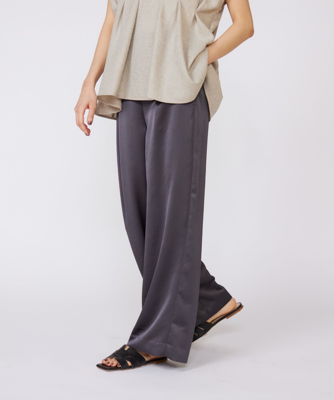 INED「《大きいサイズ》イージーワイドサテンパンツ」|その他|チャコールグ 3