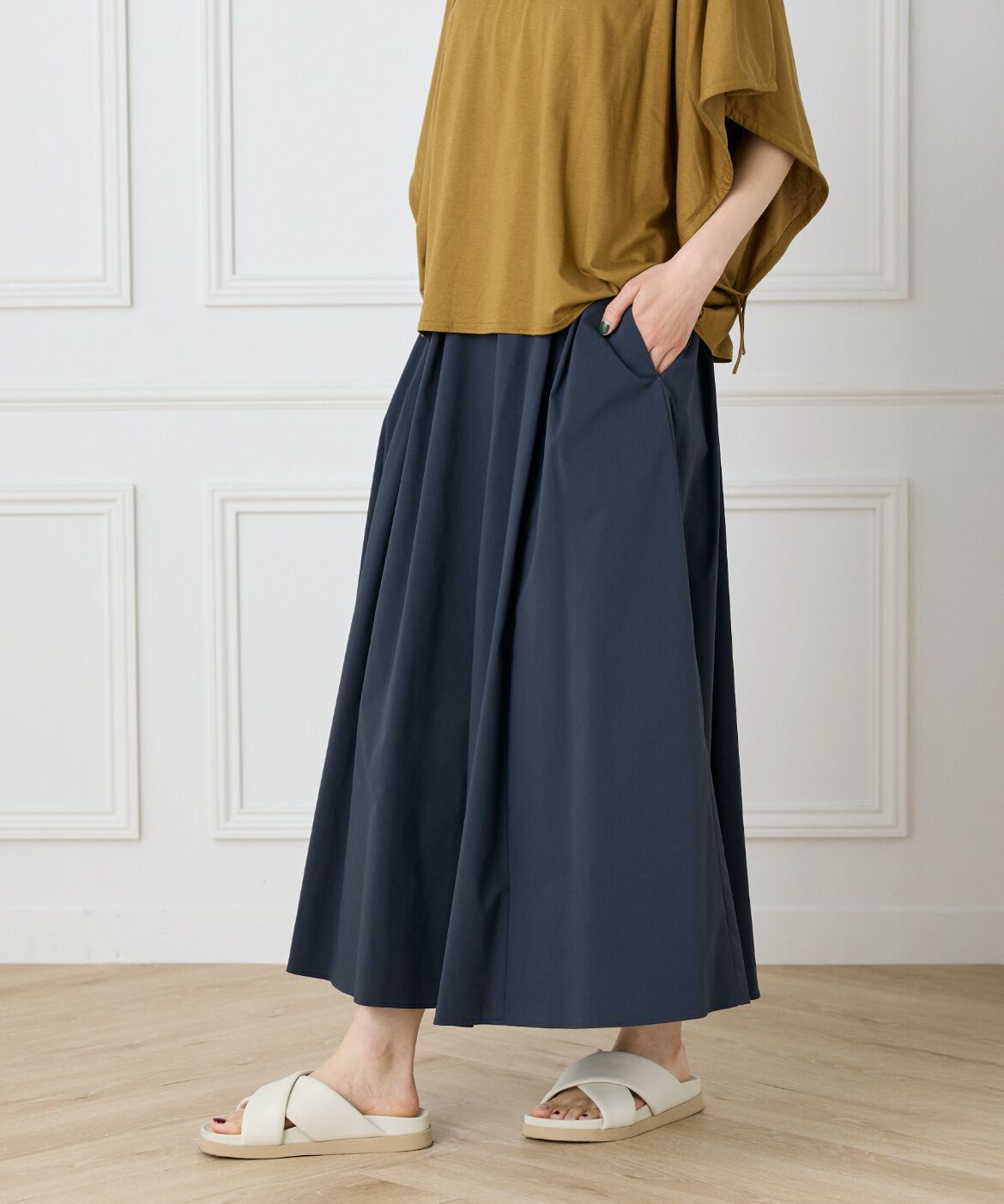 DAY by DAY it&rsquo;s international「タックフレアスカート」|スカート|ネイビー