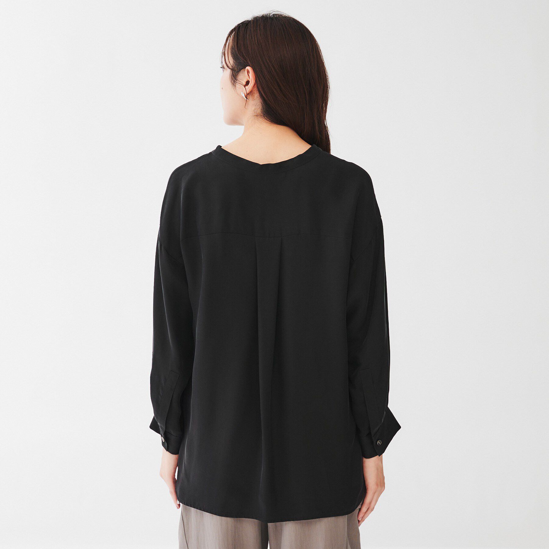 UNTITLED「【セットアップ可能/パウダータッチ】シルキーキュプラ スキッパーブラウス」|シャツ・ブラウス|