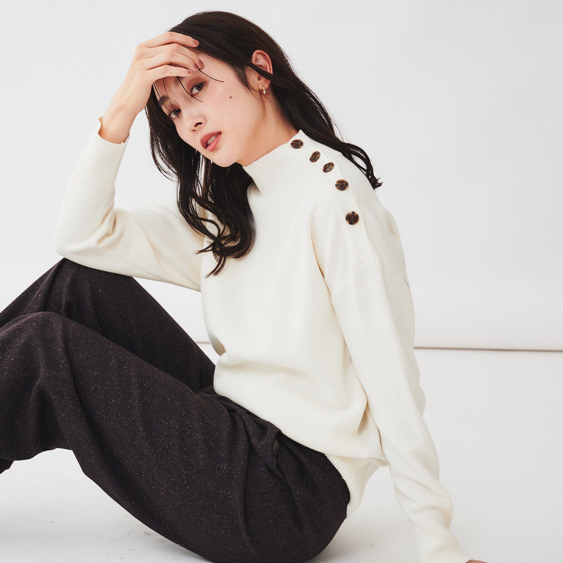 UNTITLED「【日本製／洗える】ミラノリブ 肩ボタンプルオーバーニット」|ニット・セーター|オフホワイト(603