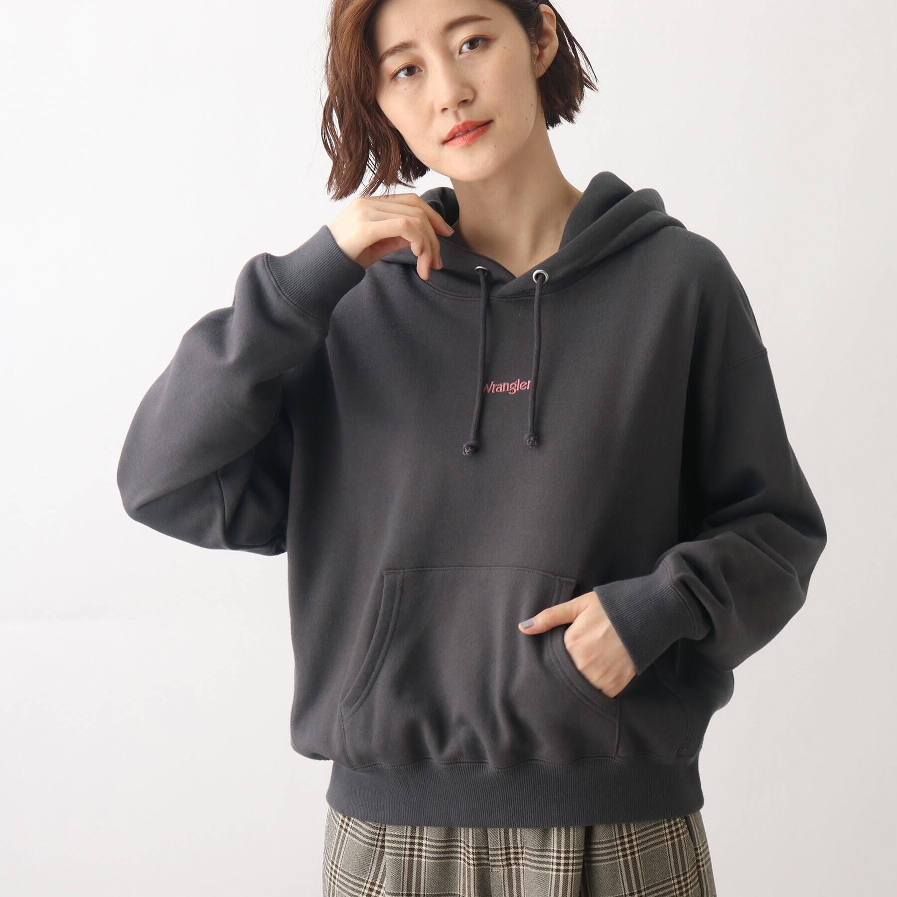 grove「【Wrangler（ラングラー）別注】オーバーサイズで旬なデザイン。裏毛フードプルオーバー」|パーカー|ディープグレー(01