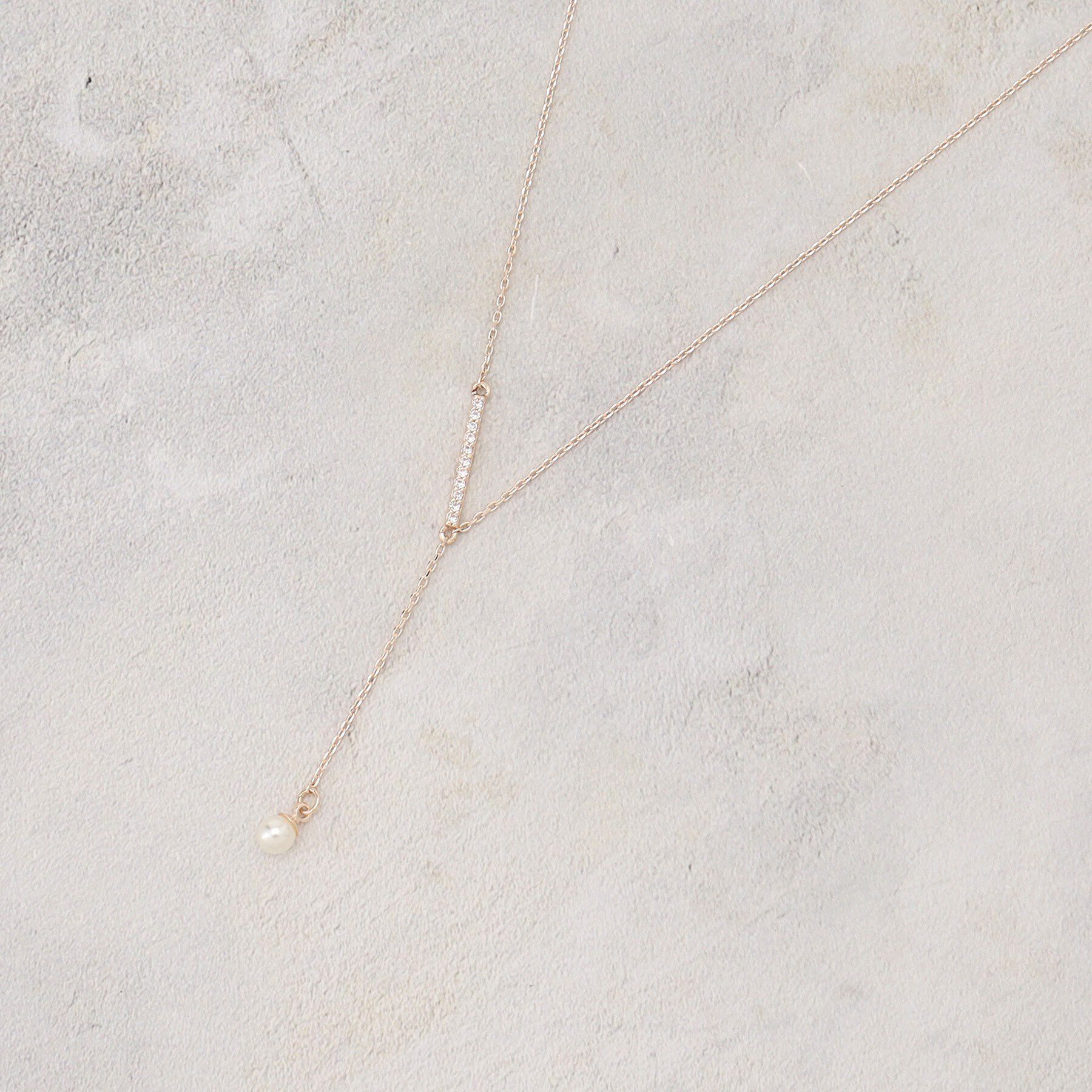 grove「パール調ビジューバーY字ショートネックレス」|ネックレス|ピンクゴールド(00