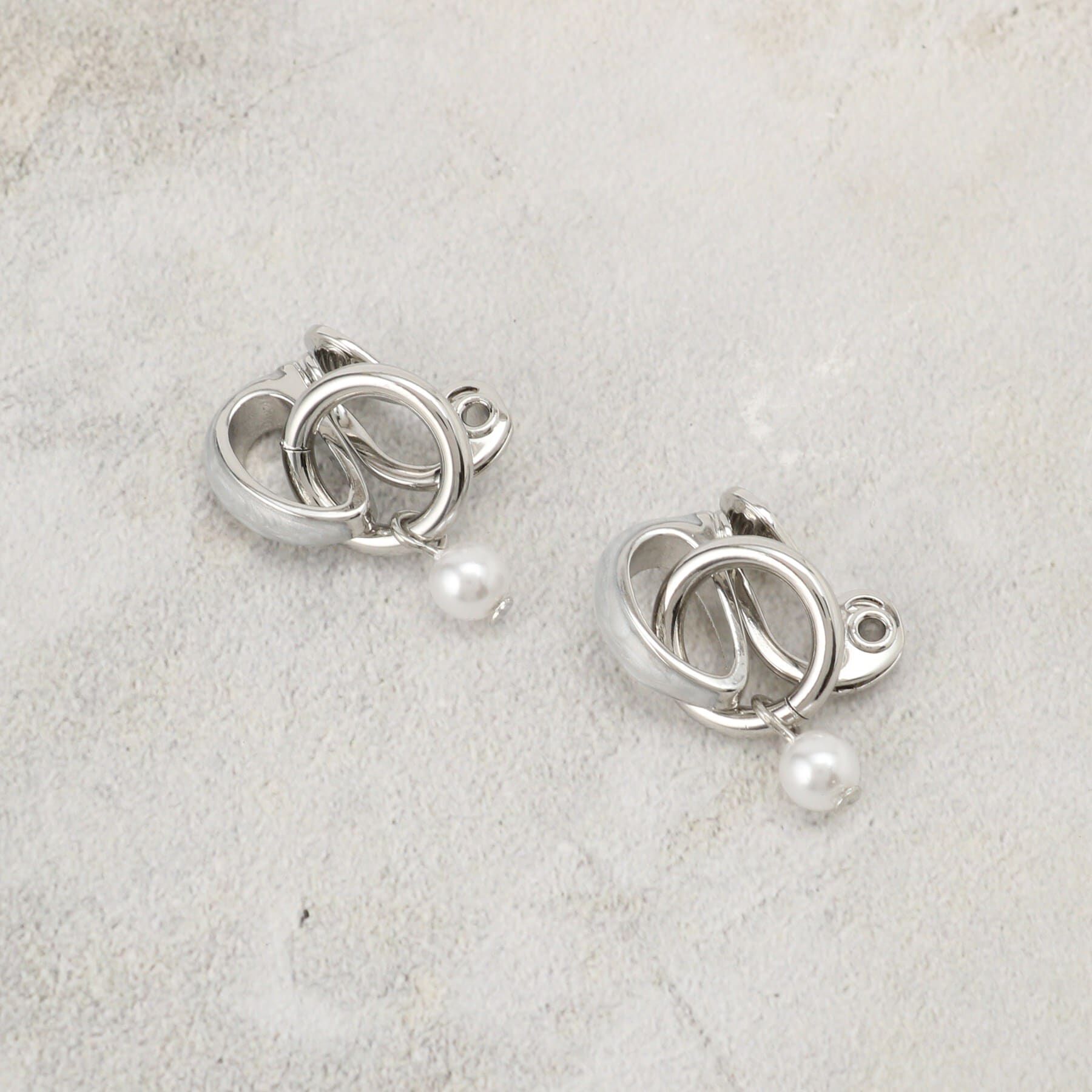 grove「【痛くなりにくい】エポメタルリングパール調イヤリング」|イヤリング|