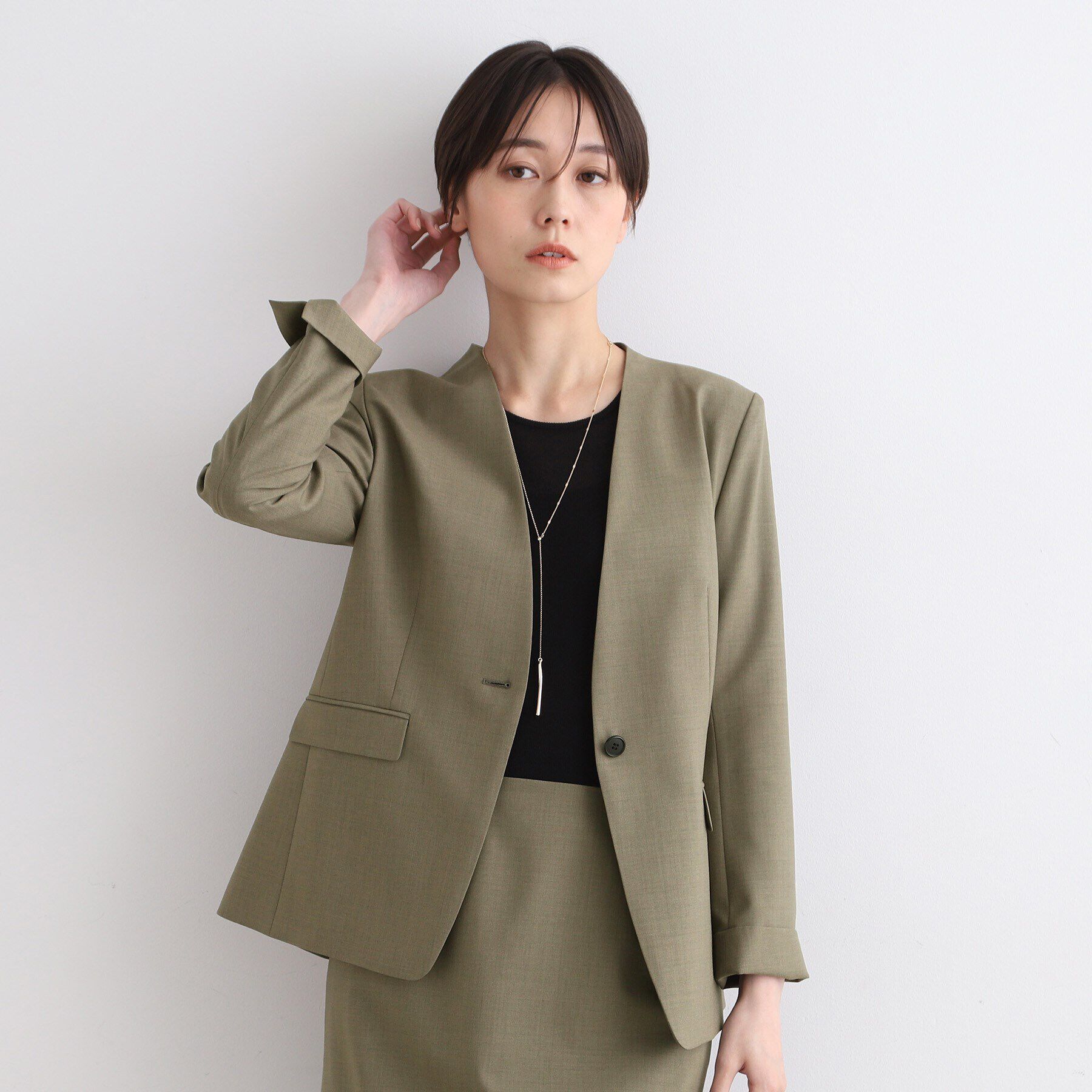 INDIVI「【定番スーツ／ウール混】無地ノーカラージャケット」|スーツ|カーキ(029)
