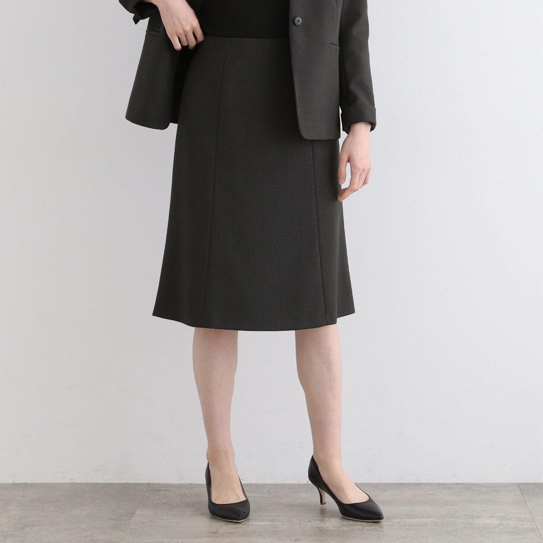 INDIVI「【洗える／UVケア／定番スーツ】ウール調セミフレアスカート」|スーツ|チャコールグレー(4
