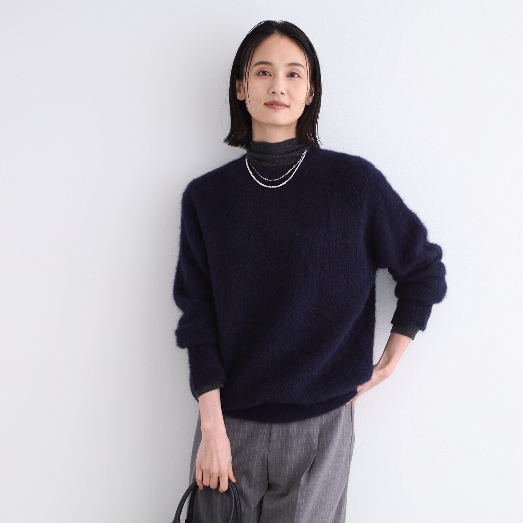 INDIVI「【フォックス混】ラウンドネックヘアリーニット」|ニット・セーター|ネイビー(094)