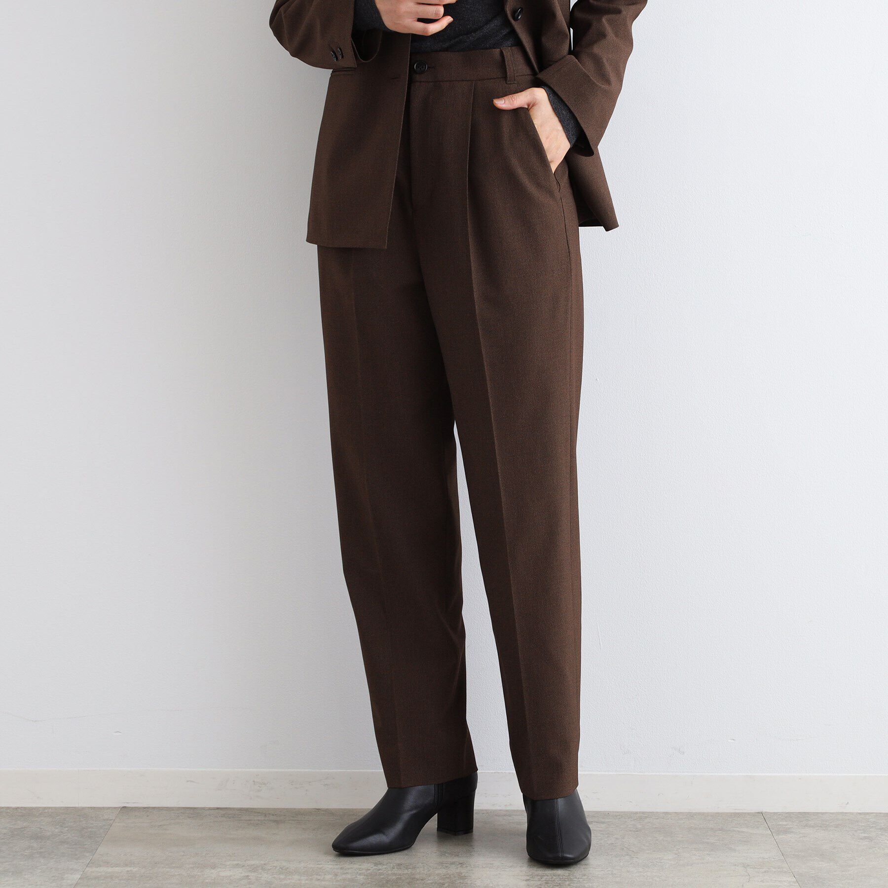 INDIVI「【日本製／SETUP可能】こなれテーパードパンツ」|スーツ|ブラウン(944)