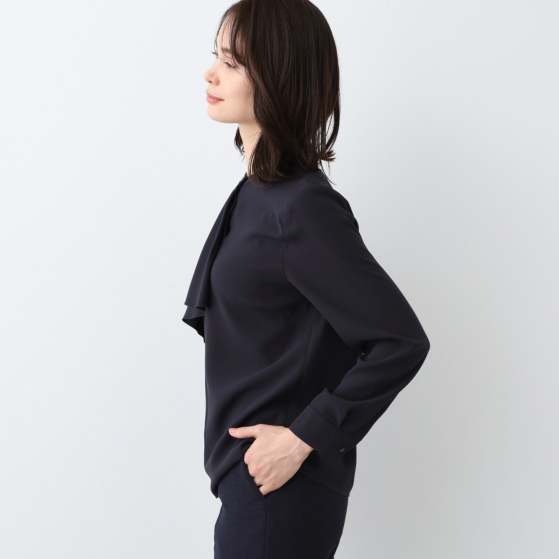 INDIVI「【洗える／UVケア】ヨークフリルブラウス」|シャツ・ブラウス|