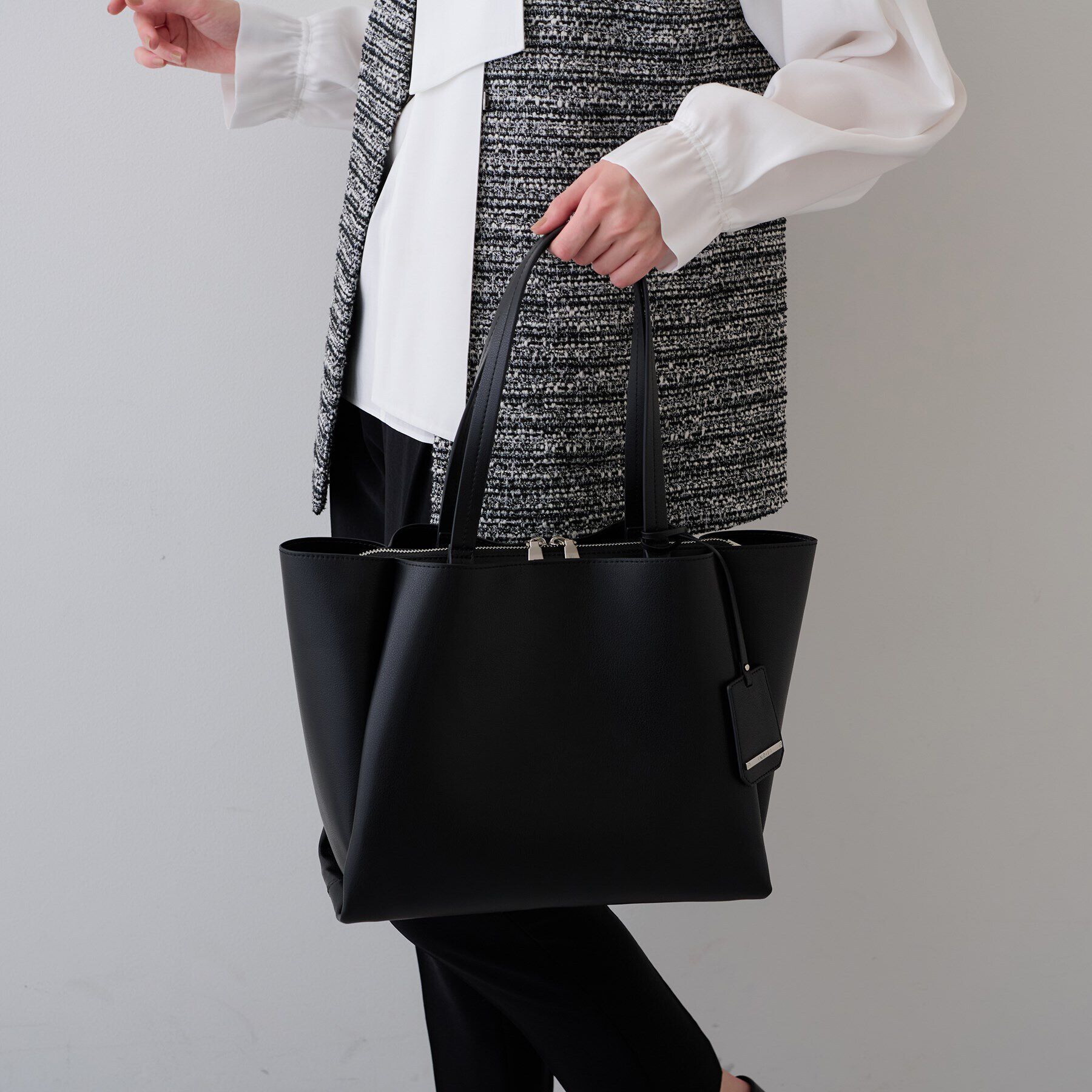 INDIVI「【合皮／A4収納可能】タックデザイン通勤バッグ」|トートバッグ|