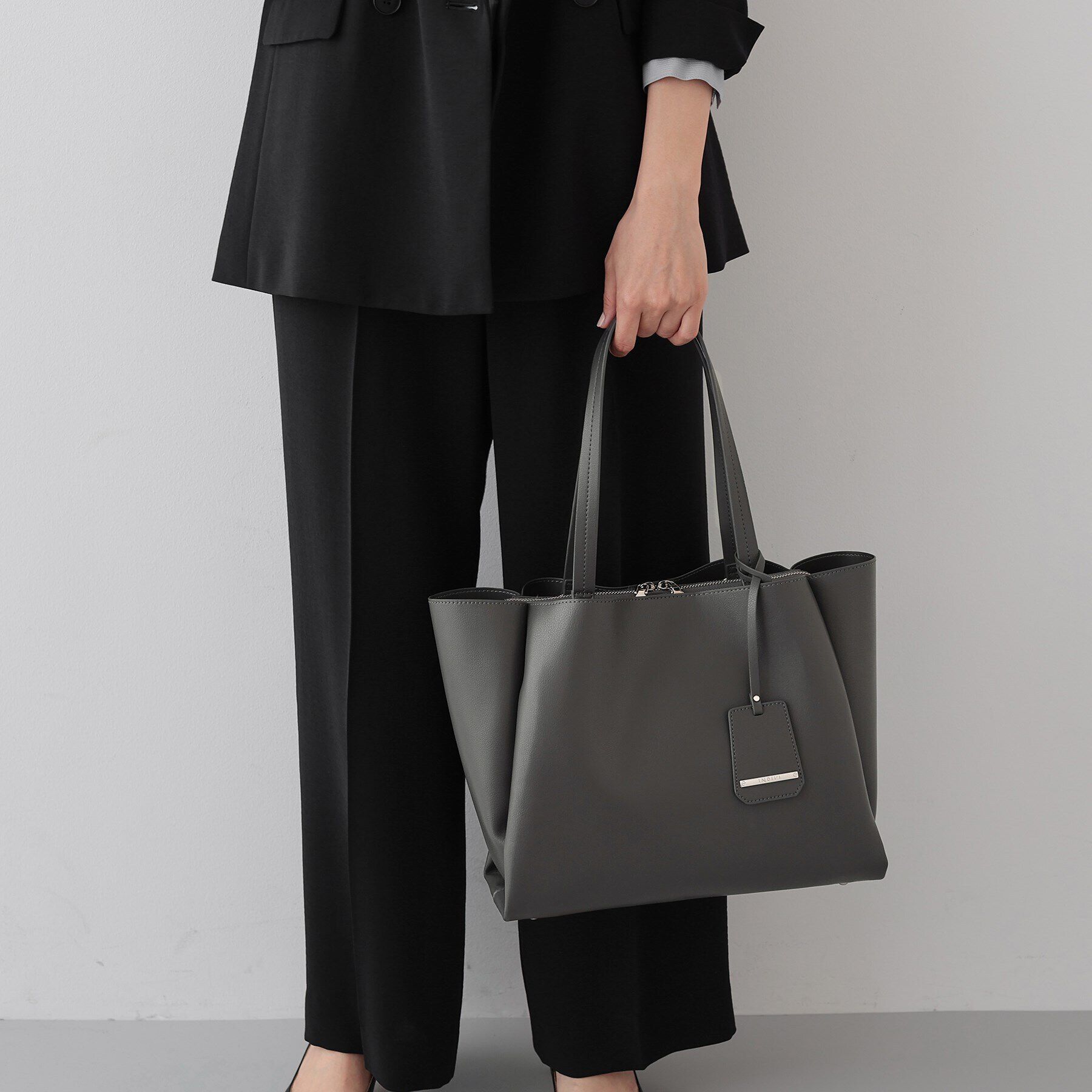 INDIVI「【合皮／A4収納可能】タックデザイン通勤バッグ」|トートバッグ|