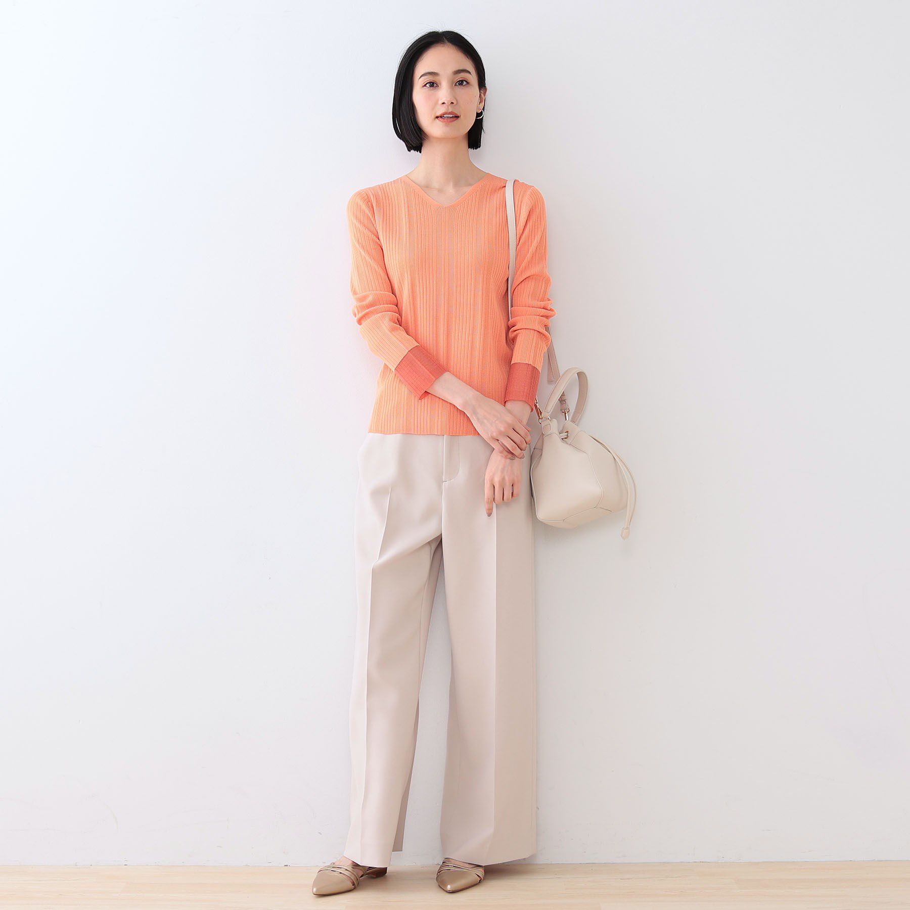 INDIVI「【洗える／袖口シアー】コンパクトVネックニット」|ニット・セーター|