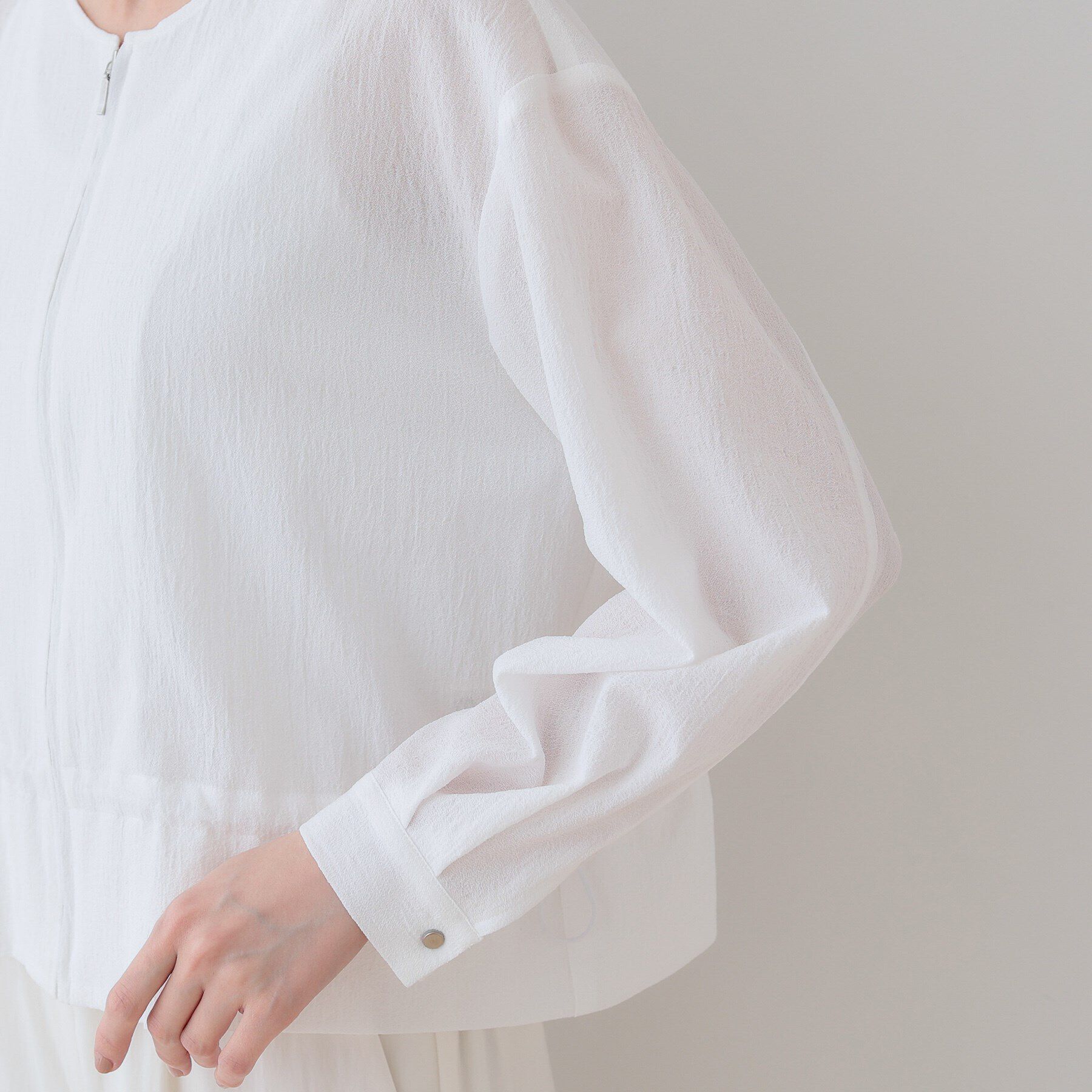 INDIVI「【洗える／凹凸素材】ドロストデザインショート丈ブルゾン」|ブルゾン・スタジャン|