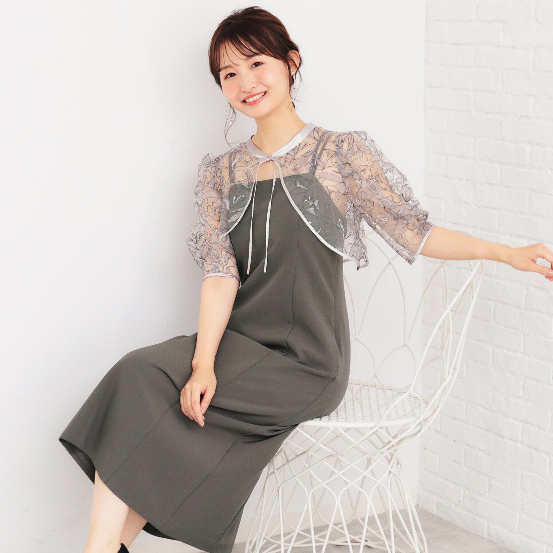 index「《ツインセット》刺繍シアートップス&times;キャミワンピース【洗濯機洗い可】」|ワンピース|チャコールグレー(0