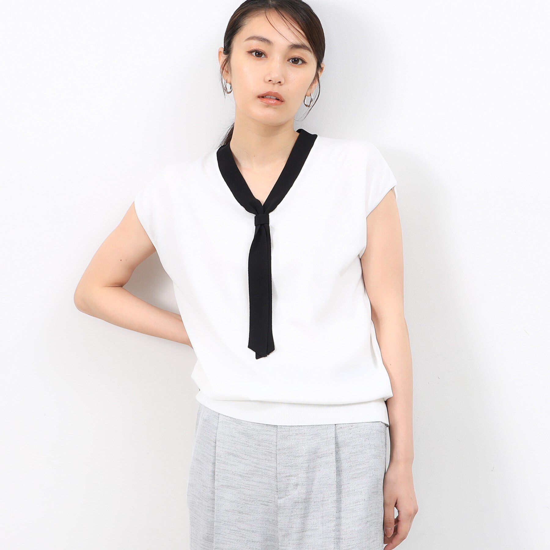 OPAQUE.CLIP「《美人百花掲載》クールタッチボウタイニット【接触冷感/UVケア/洗濯機洗い可】」|ニット・セーター|ホワイト(001)