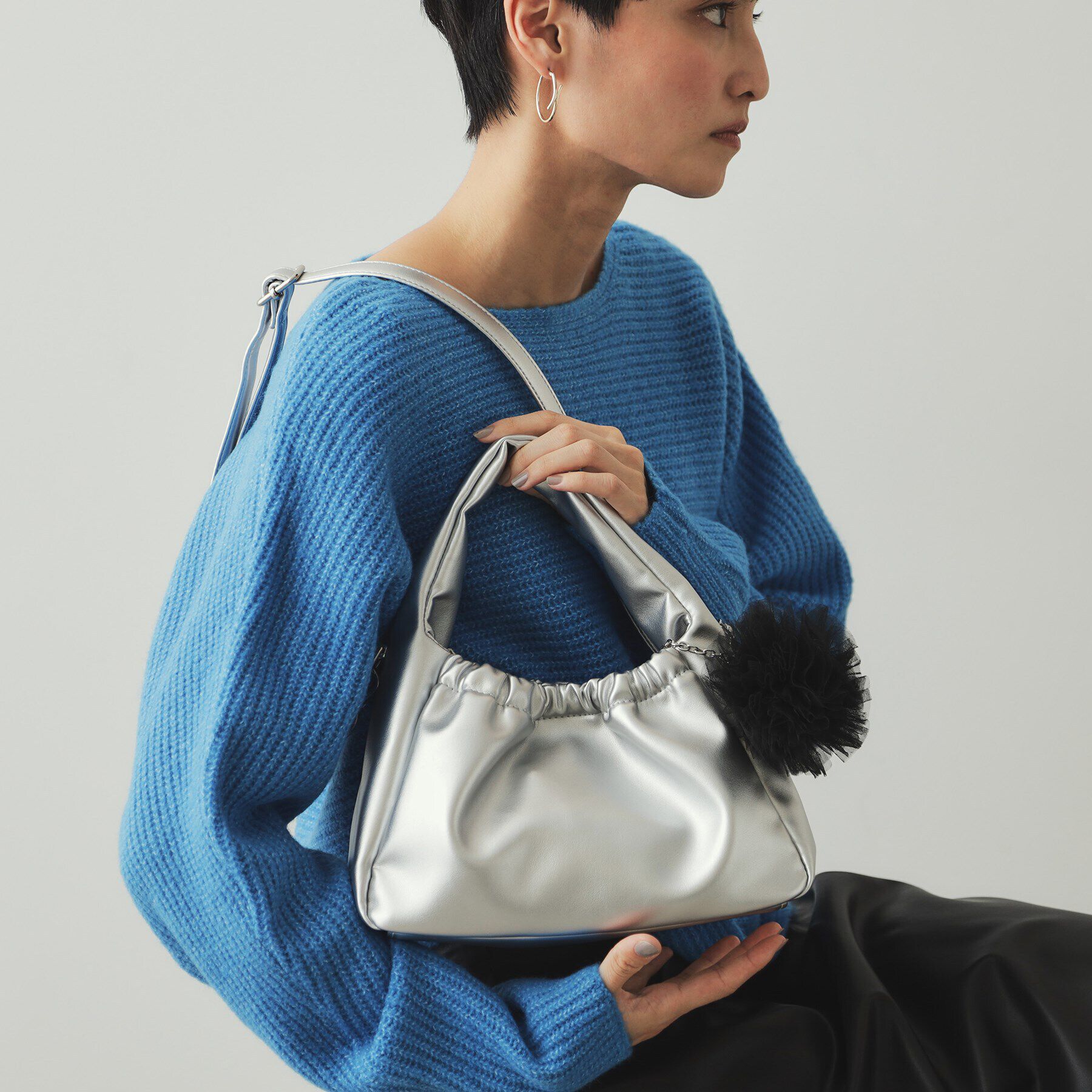 OPAQUE.CLIP「【2WAY】チュールチャーム付きミニショルダーバッグ」|ショルダー・メッセンジャー|シルバー(006)