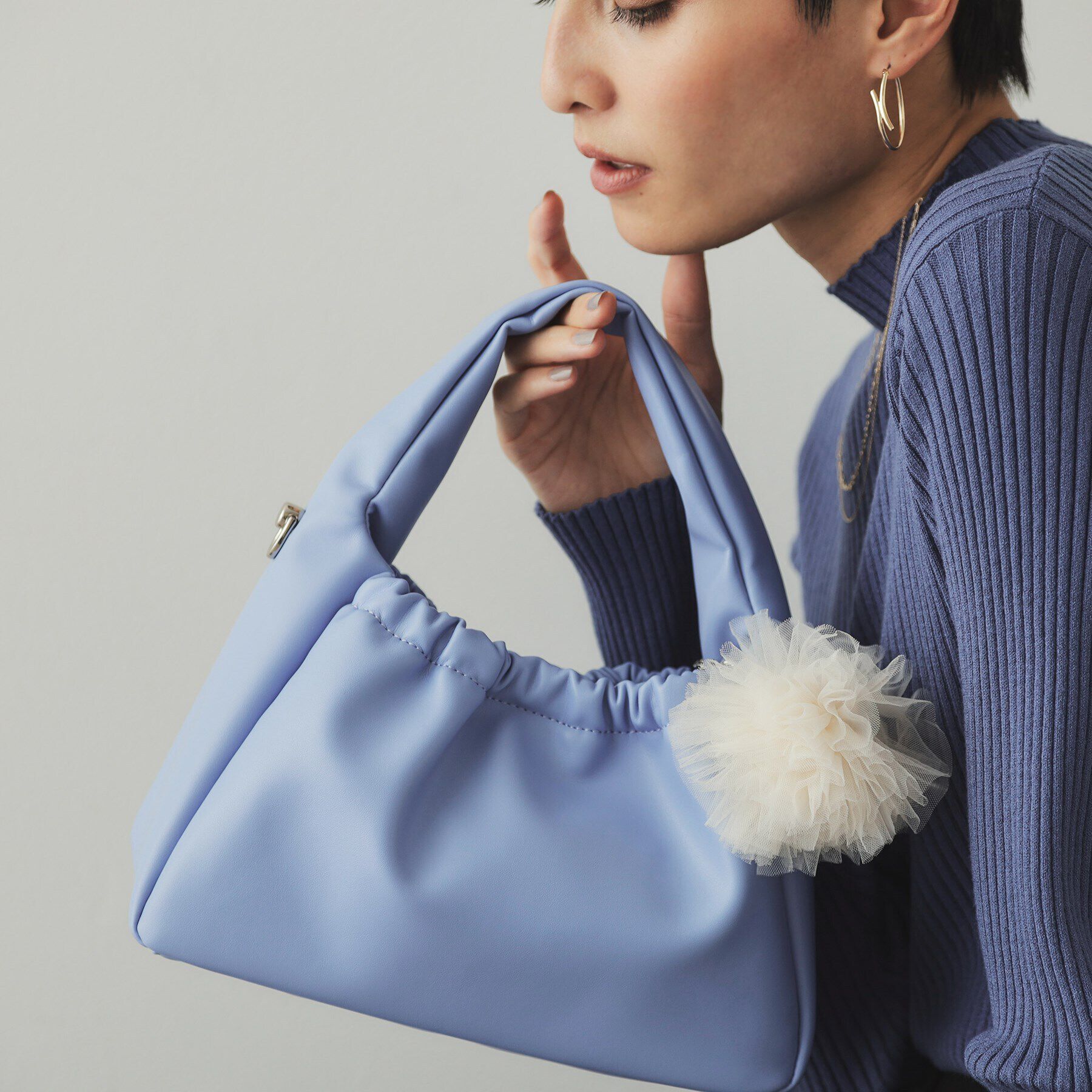 OPAQUE.CLIP「【2WAY】チュールチャーム付きミニショルダーバッグ」|ショルダー・メッセンジャー|ブルー(092)