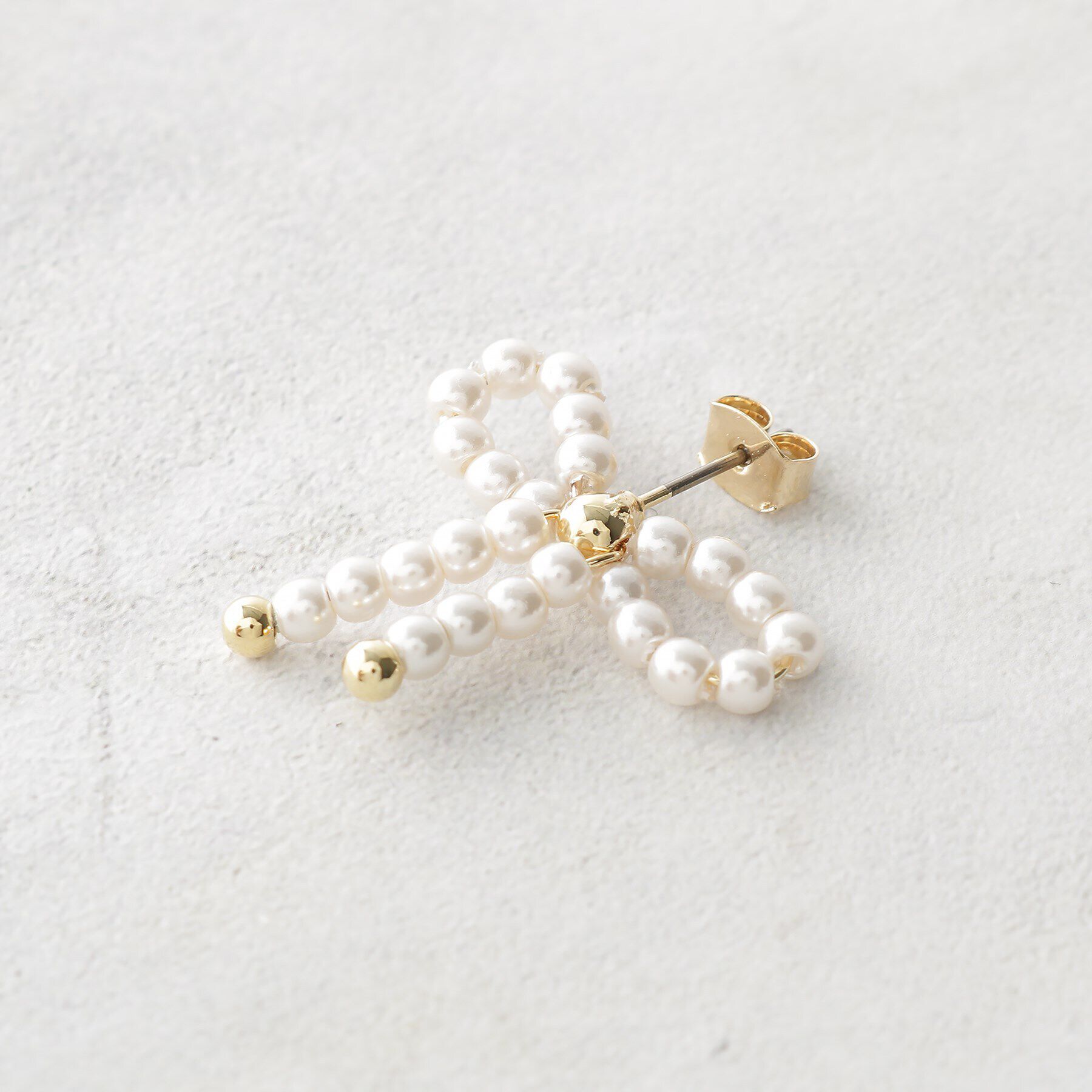 OPAQUE.CLIP「フェイクパールリボンピアス」|ピアス|