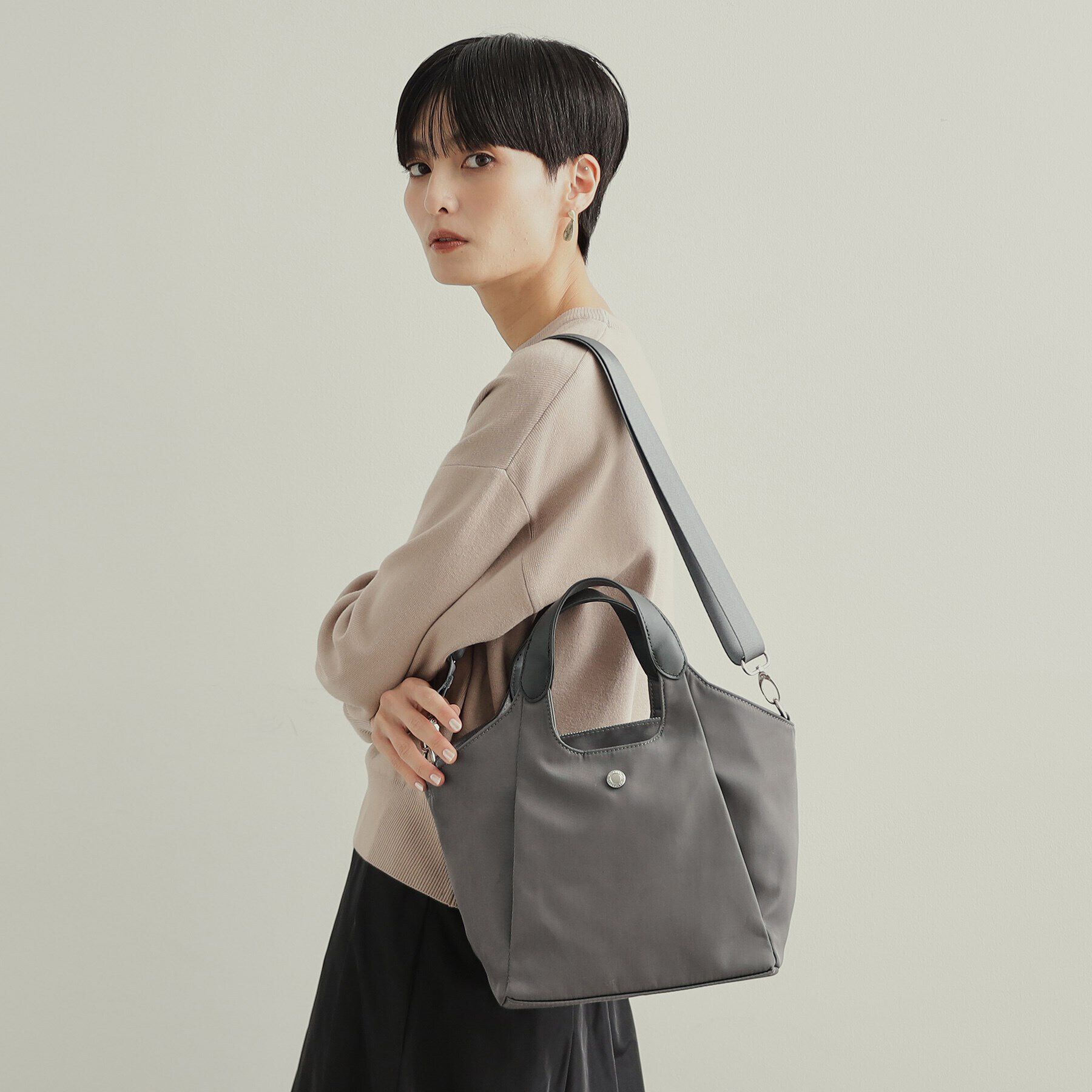 OPAQUE.CLIP「【撥水加工／マルチポケット／2WAY】カジュアルミドルトートバッグ」|トートバッグ|チャコールグレー(0