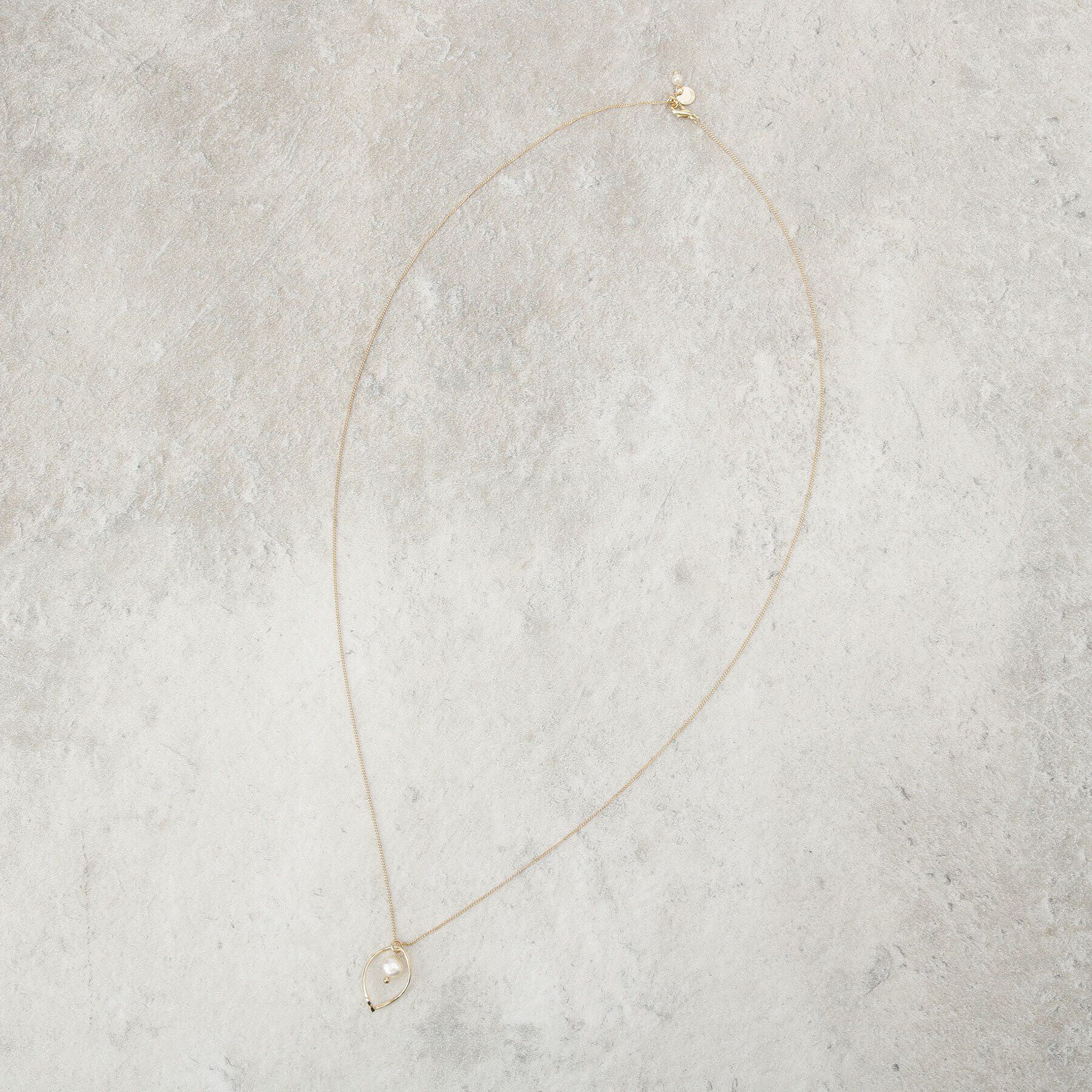 OPAQUE.CLIP「ねじりオーバル&times;フェイクパールネックレス」|ネックレス|