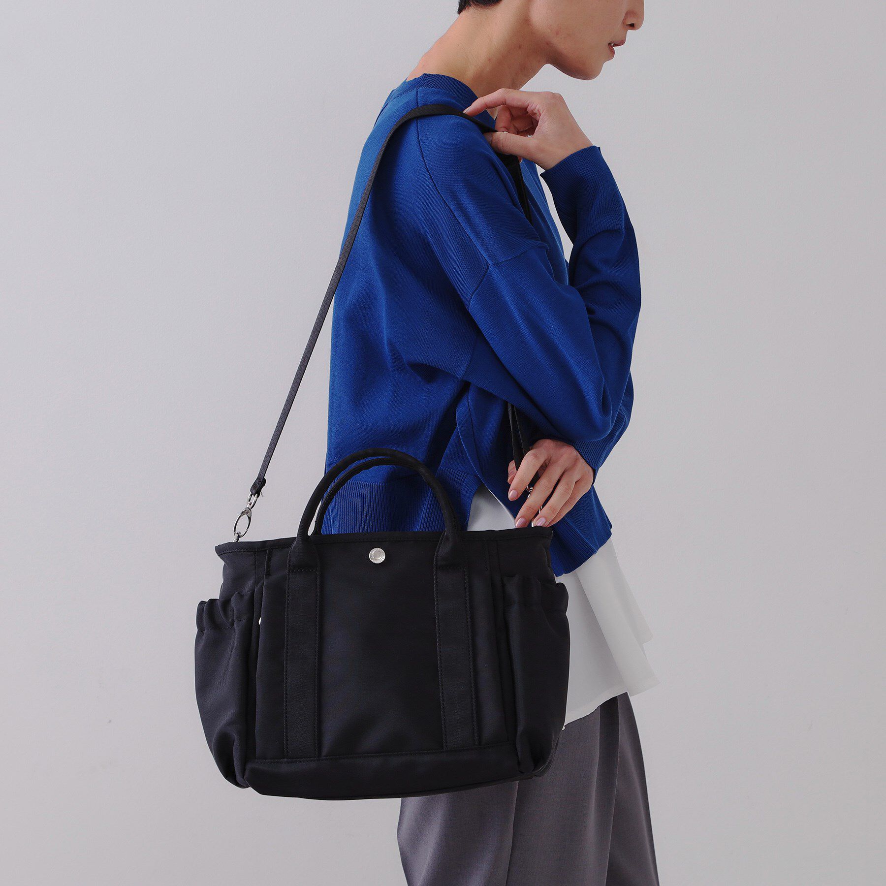 OPAQUE.CLIP「【軽量／撥水加工／2WAY】マルチポケットミドルトートバッグ」|トートバッグ|ブラック(019)