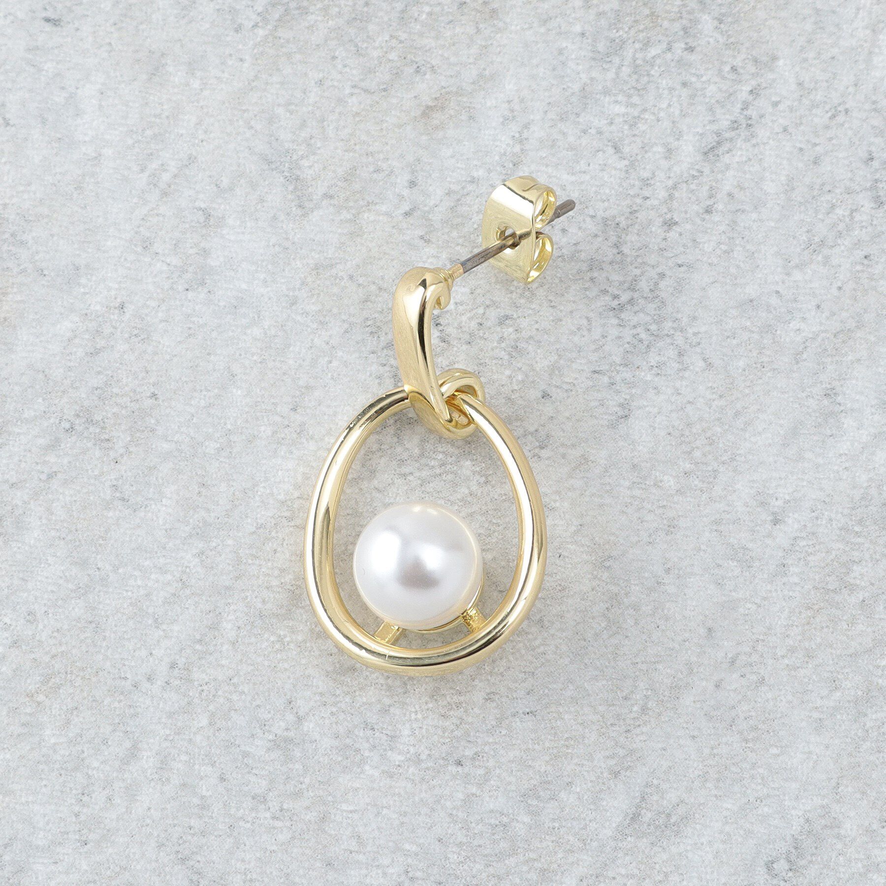 OPAQUE.CLIP「メタルオーバル&times;フェイクパールピアス」|ピアス|