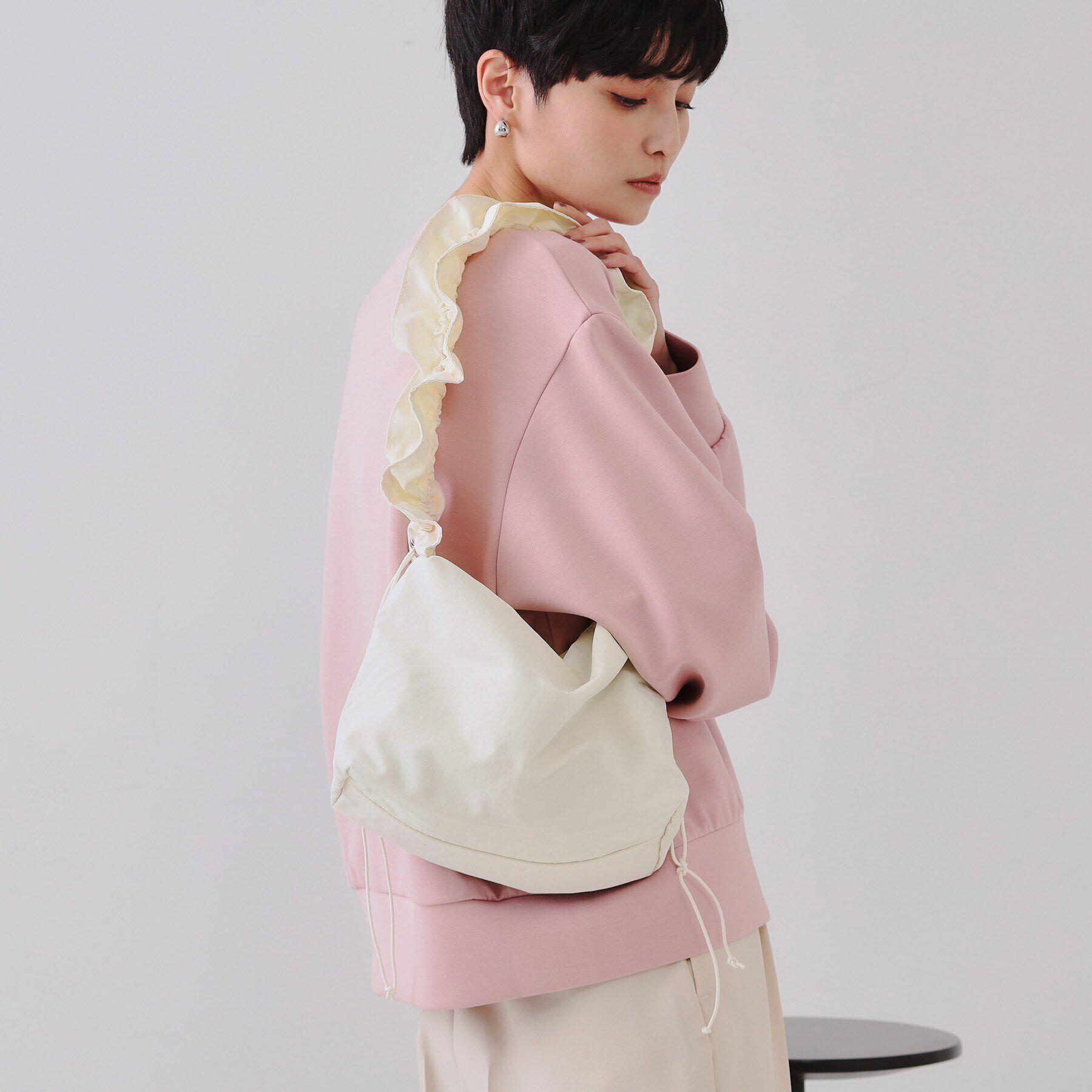 OPAQUE.CLIP「【2WAY】フリルワンハンドルショルダーバッグ」|ショルダー・メッセンジャー|アイボリー(004)