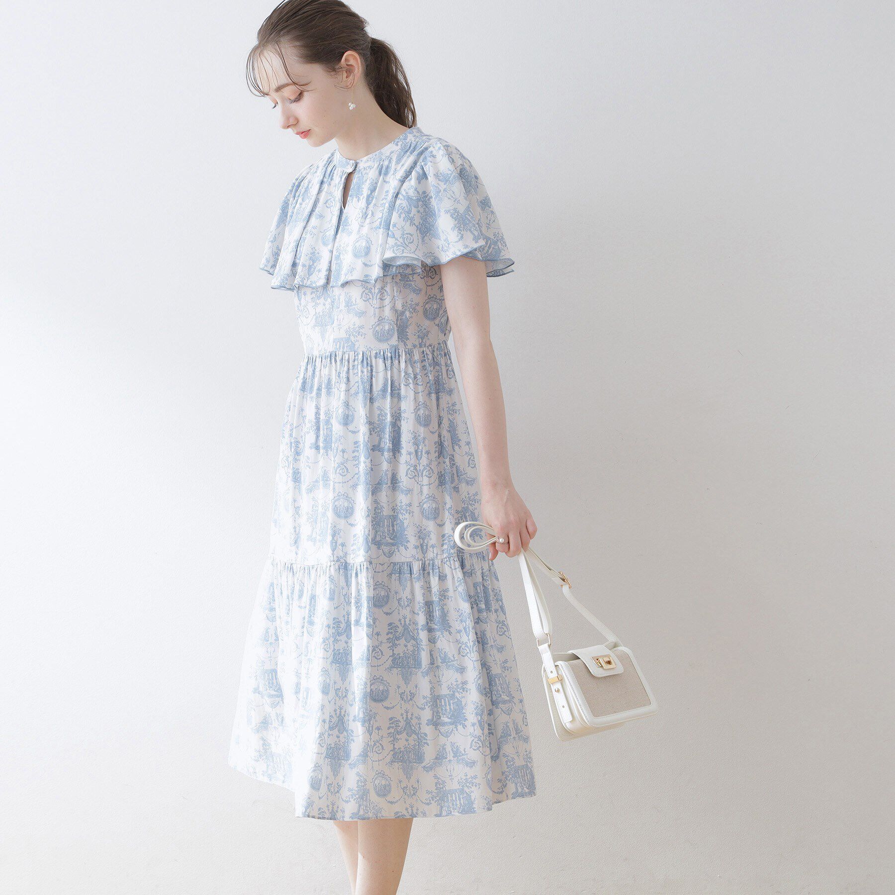 Couture broach「トワル・ド・ジュイ ケープドレス」|ワンピース|