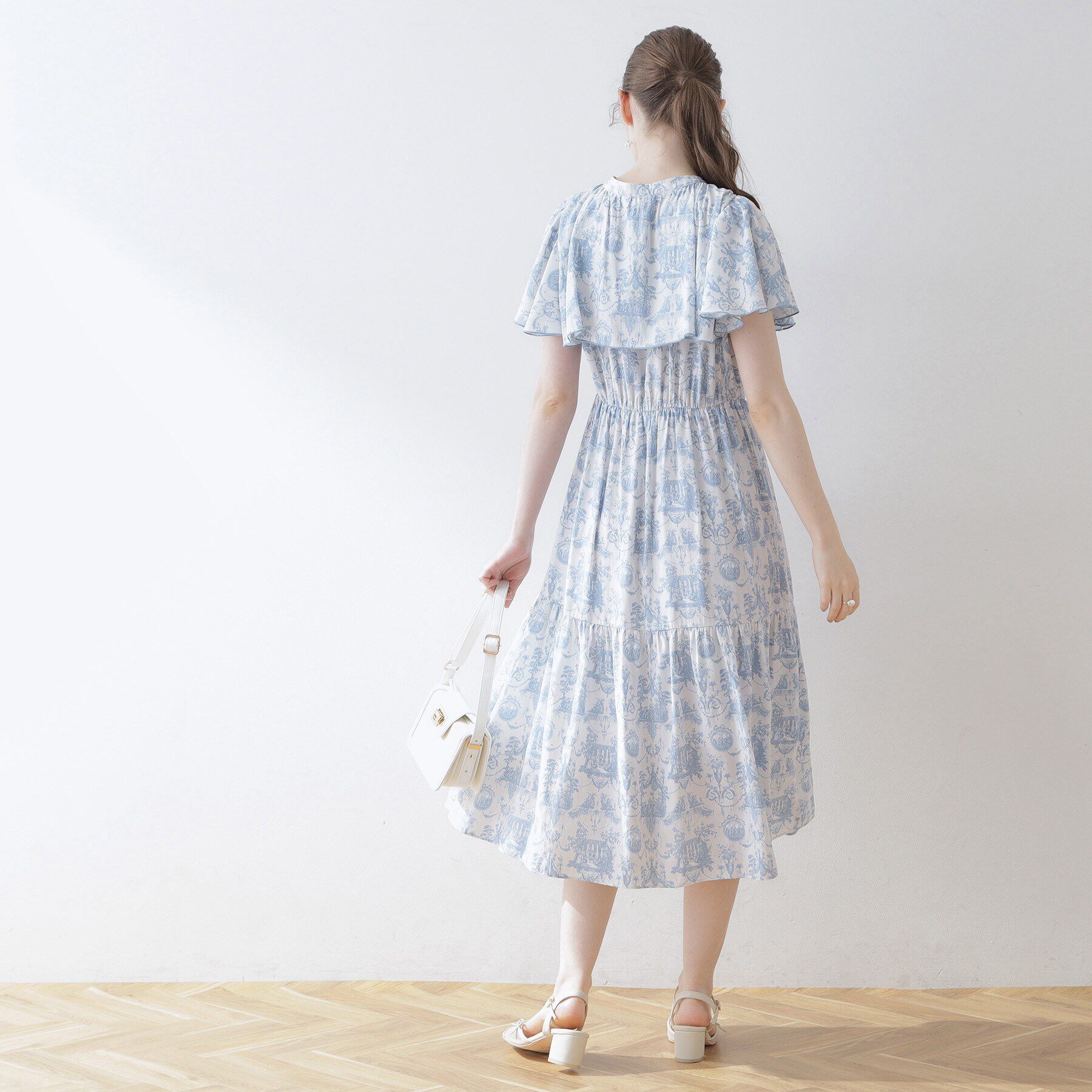 Couture broach「トワル・ド・ジュイ ケープドレス」|ワンピース|