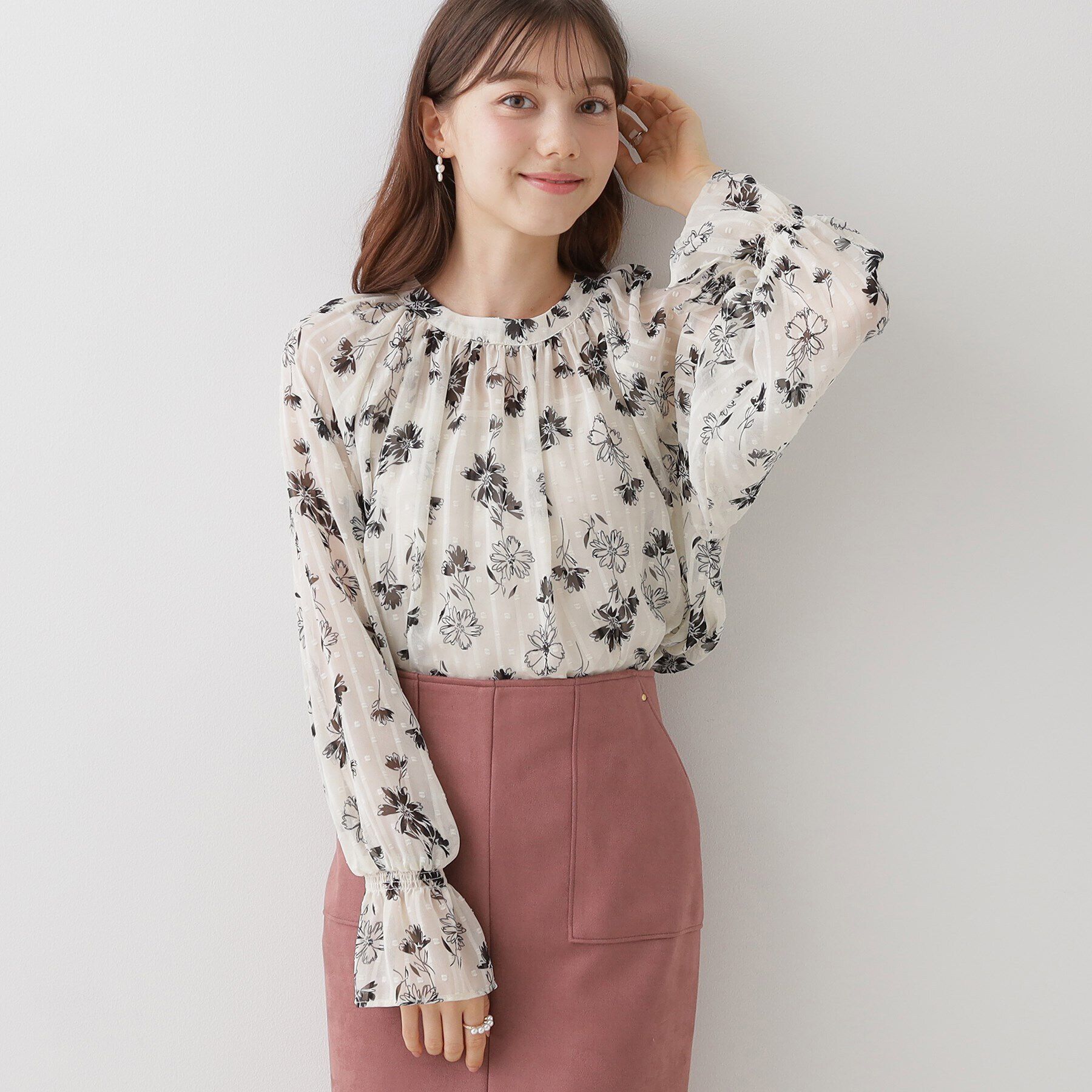 Couture broach「【洗える・大人フェミニン】フラワージャカードブラウス」|シャツ・ブラウス|ｵﾌﾎﾜｲﾄ(103)