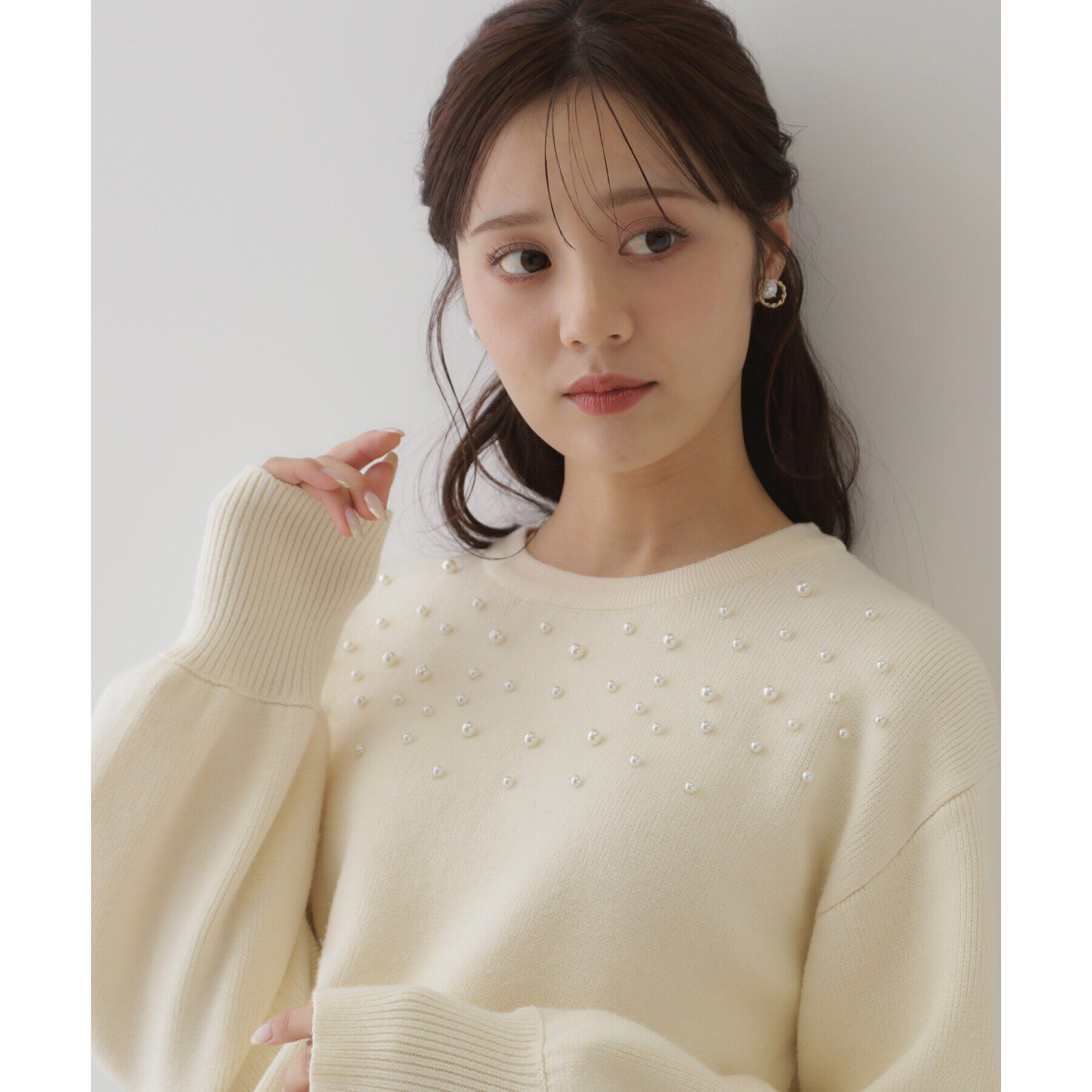 Couture broach「【顔まわりが華やか】パール調デコニット」|ニット・セーター|ｱｲﾎﾞﾘｰ(004)